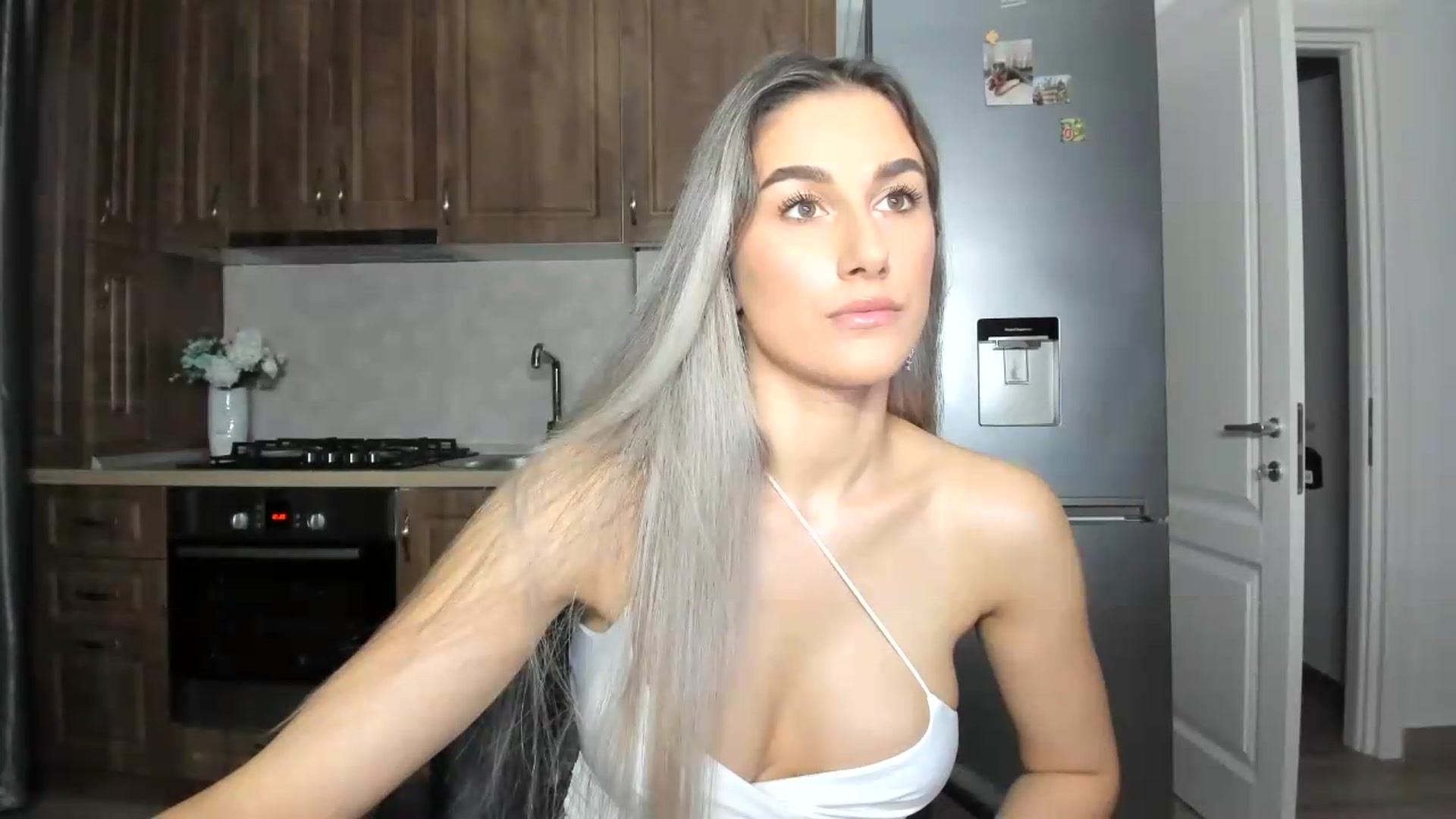 Gallery image thumbnail from VanyaMavren's myfreecams stream on, 08/21/2026, 18:02 image 7 of 20