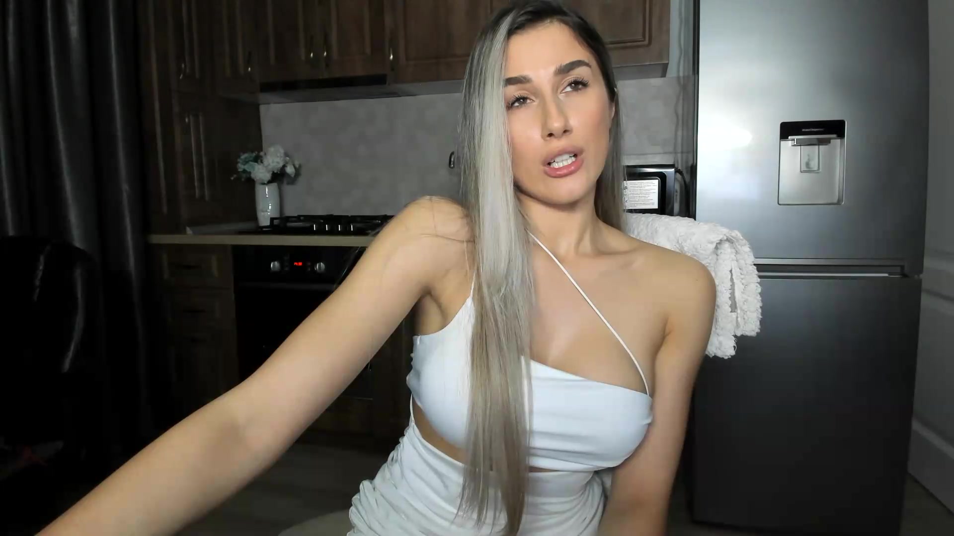 Gallery image thumbnail from VanyaMavren's myfreecams stream on, 08/21/2026, 19:55 image 17 of 20