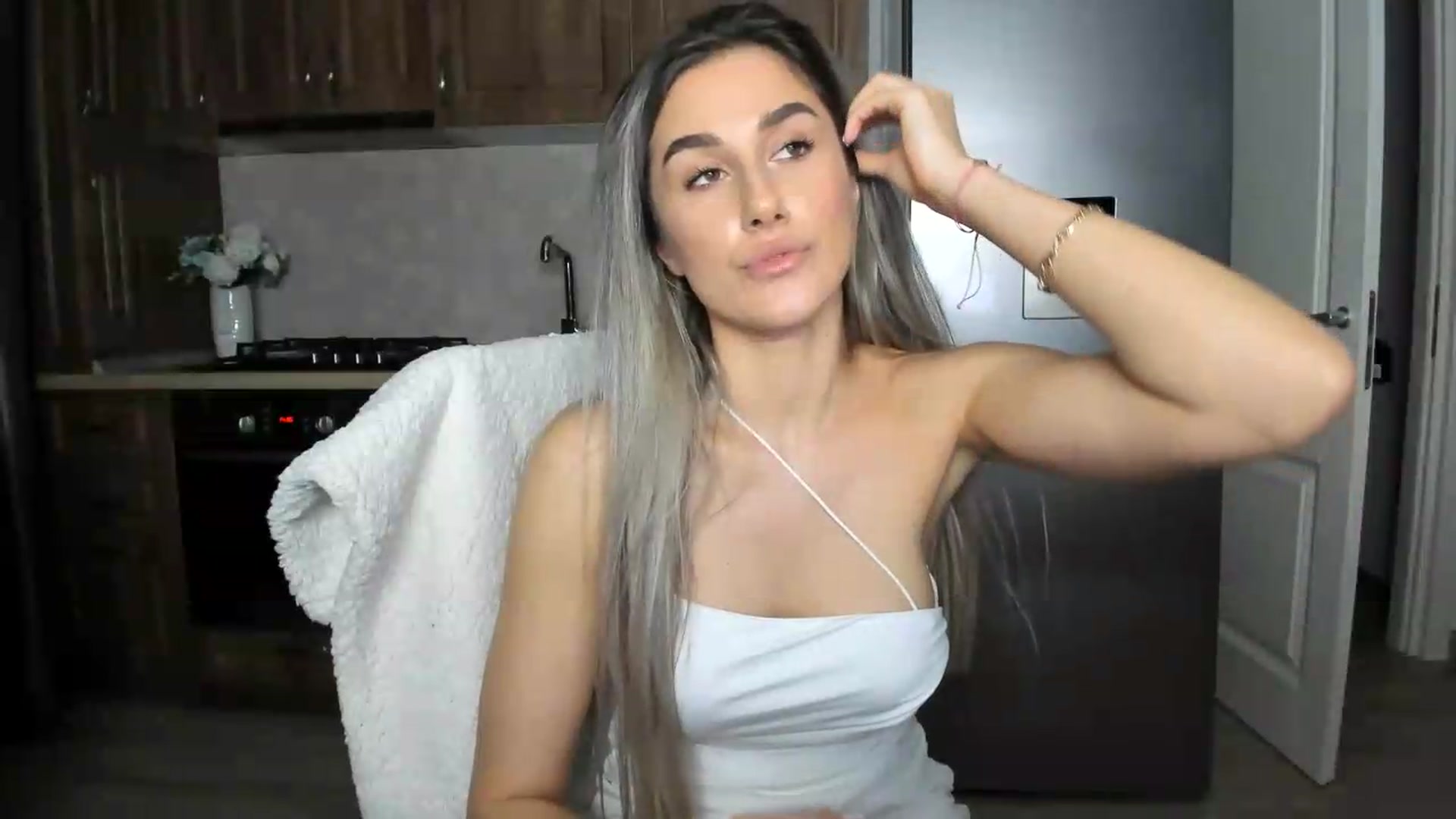 Gallery image thumbnail from VanyaMavren's myfreecams stream on, 08/21/2026, 19:55 image 10 of 20