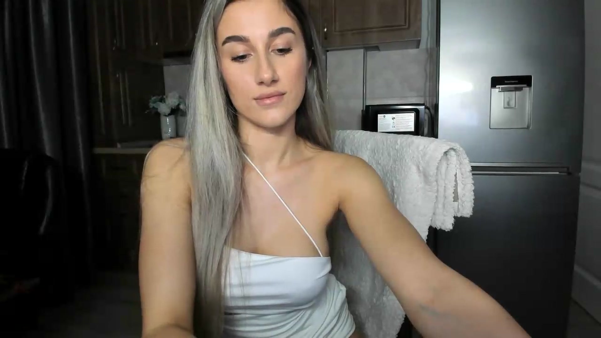 Gallery image thumbnail from VanyaMavren's myfreecams stream on, 08/21/2026, 19:55 image 16 of 20