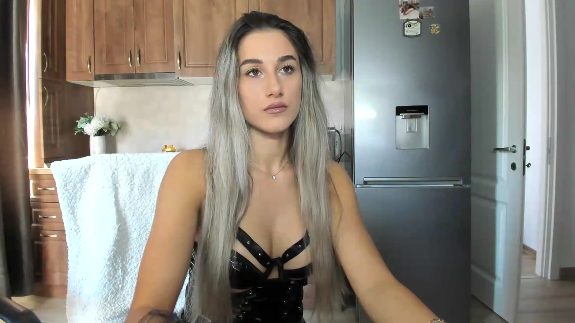 Gallery image thumbnail from VanyaMavren's myfreecams stream on, 09/06/2026, 12:42 image 4 of 20