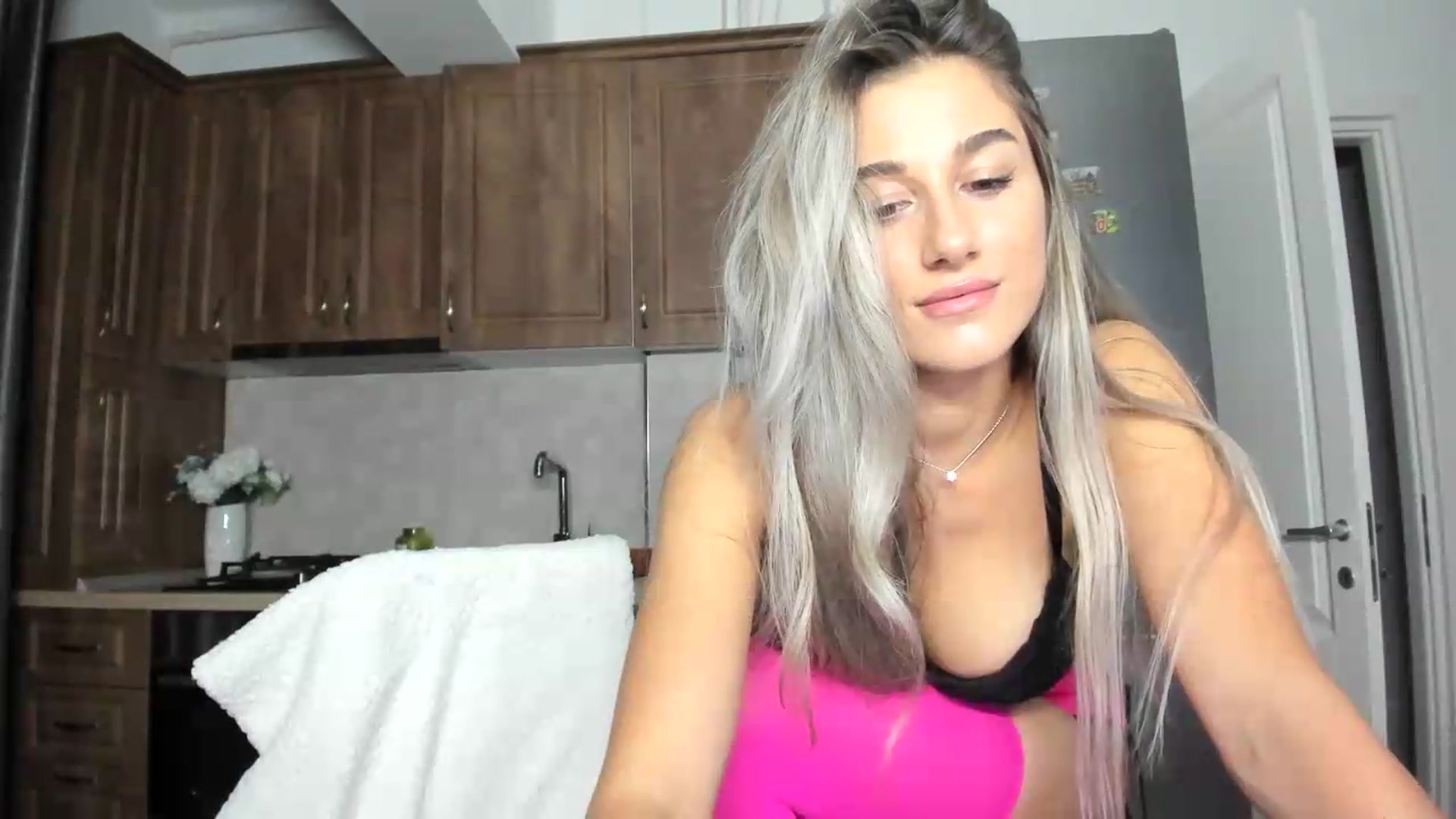 Gallery image thumbnail from VanyaMavren's myfreecams stream on, 09/06/2026, 19:25 image 11 of 20