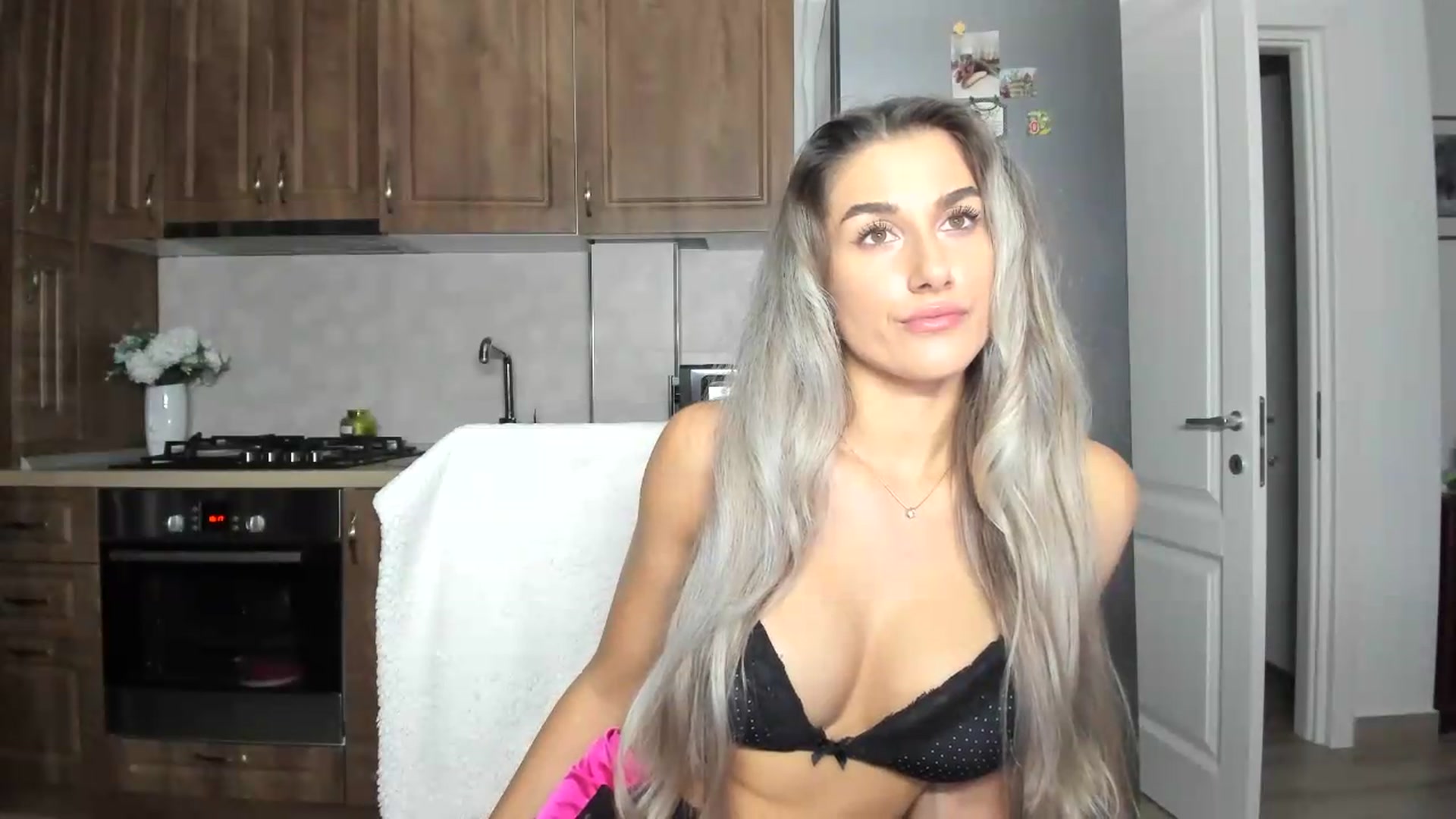 Gallery image thumbnail from VanyaMavren's myfreecams stream on, 09/06/2026, 19:25 image 4 of 20