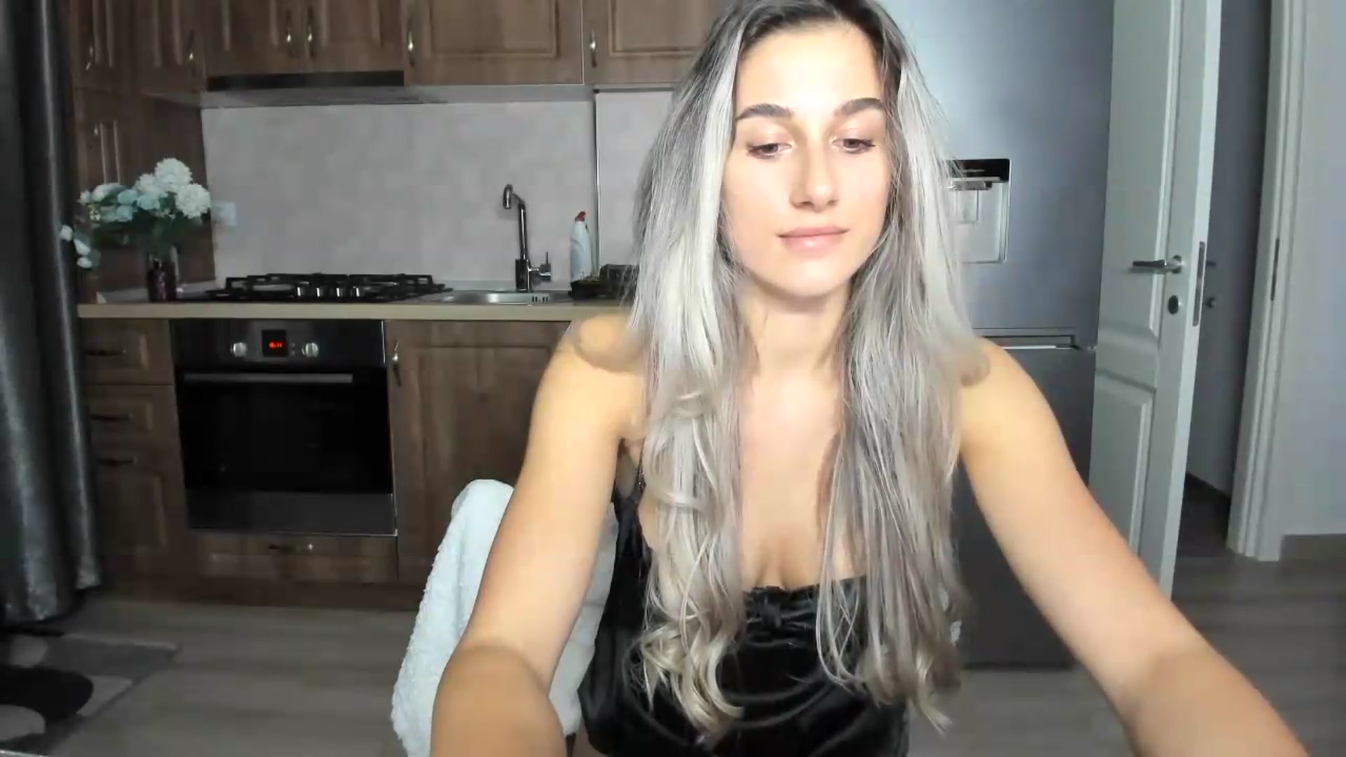 Gallery image thumbnail from VanyaMavren's myfreecams stream on, 09/21/2026, 20:40 image 10 of 20