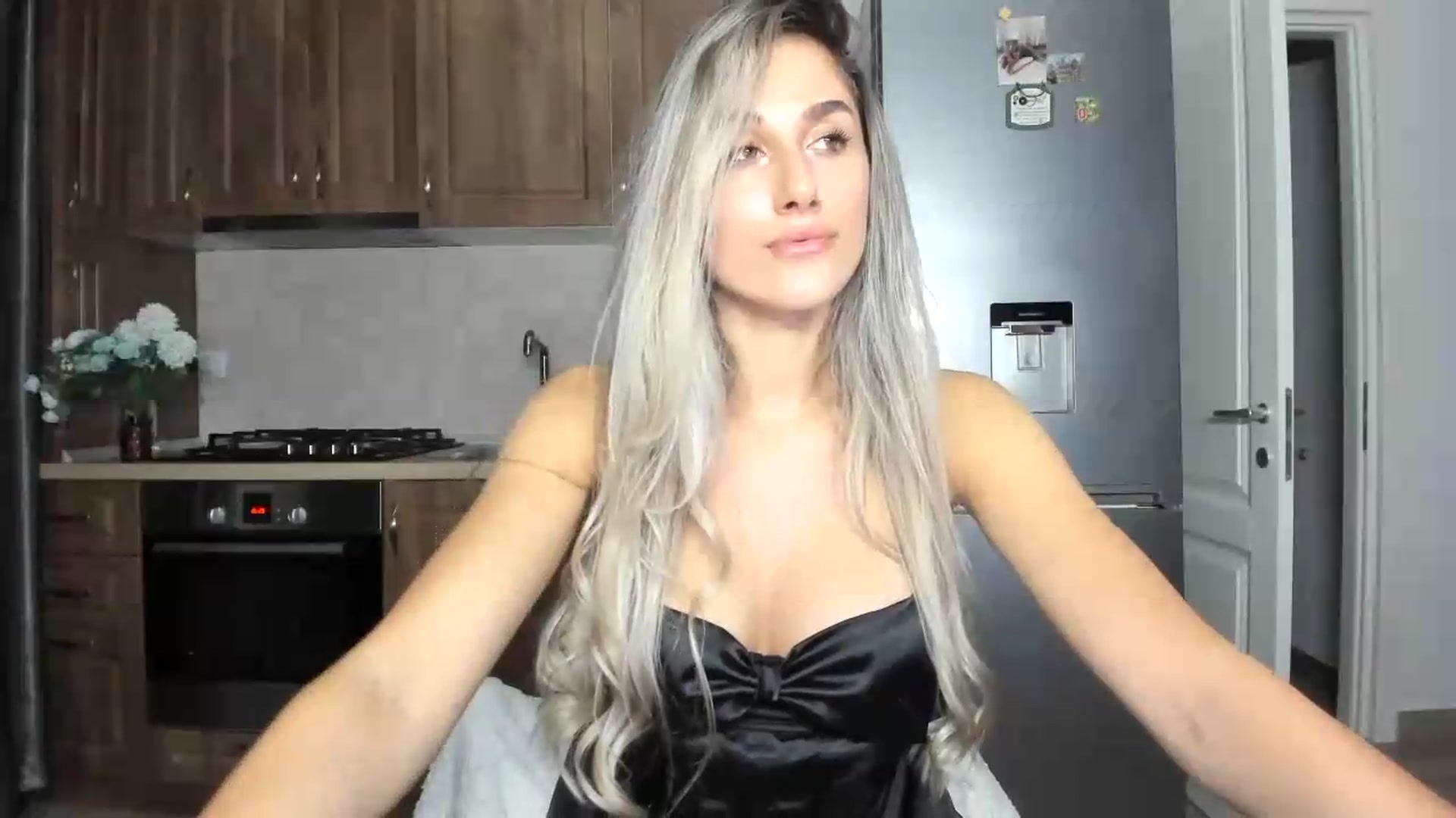 Gallery image thumbnail from VanyaMavren's myfreecams stream on, 09/21/2026, 20:40 image 18 of 20