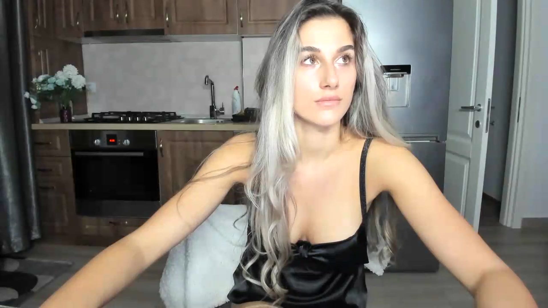 Gallery image thumbnail from VanyaMavren's myfreecams stream on, 09/21/2026, 20:40 image 6 of 20