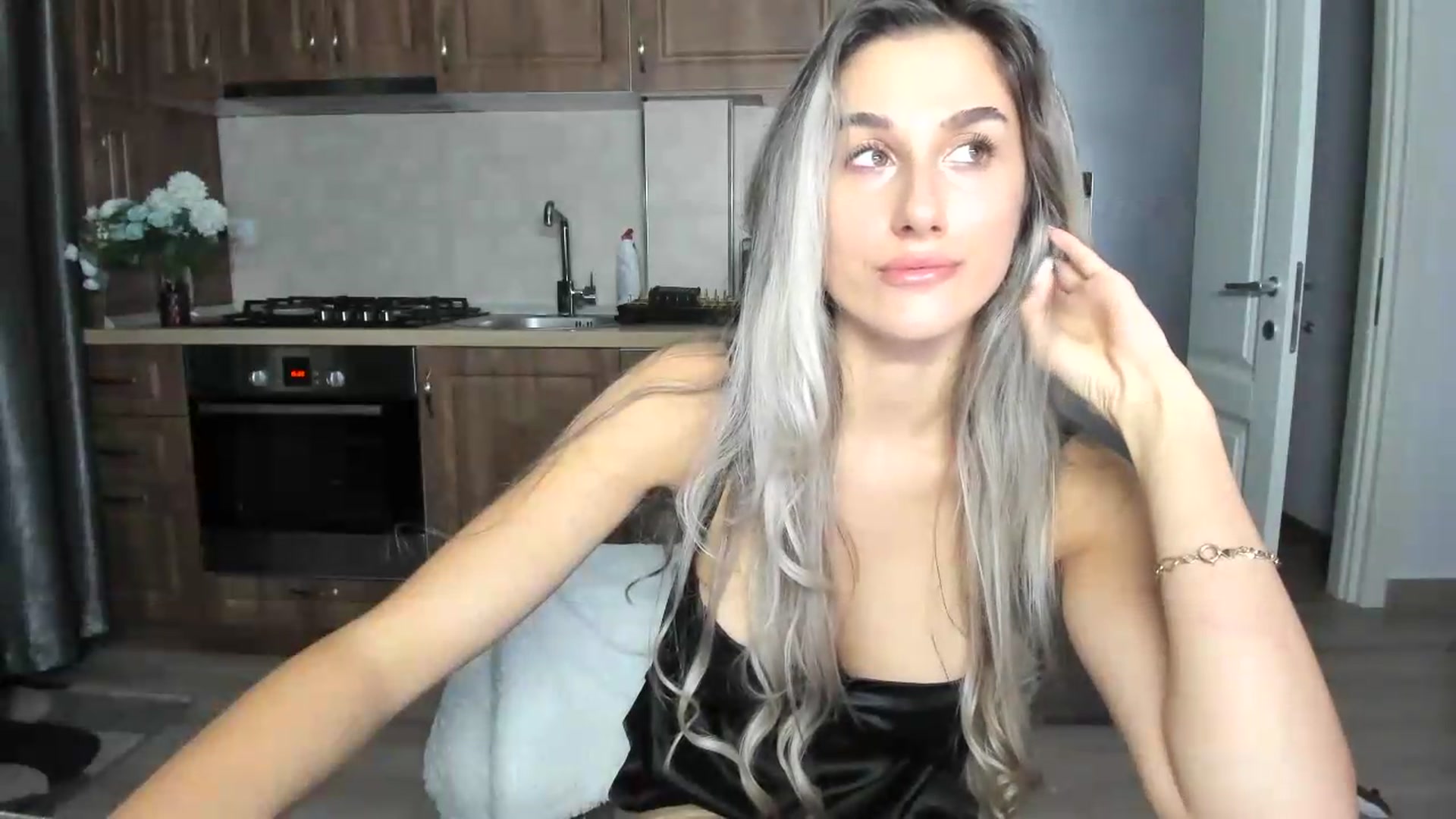 Gallery image thumbnail from VanyaMavren's myfreecams stream on, 09/21/2026, 20:40 image 5 of 20