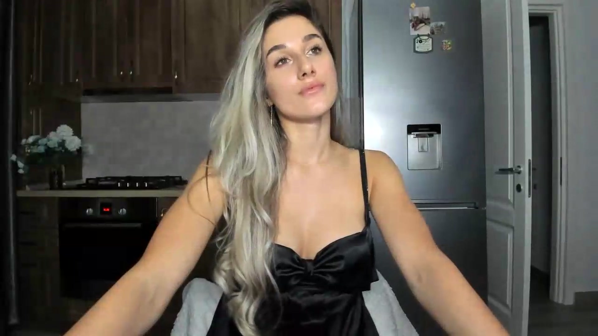 Gallery image thumbnail from VanyaMavren's myfreecams stream on, 09/21/2026, 20:40 image 15 of 20