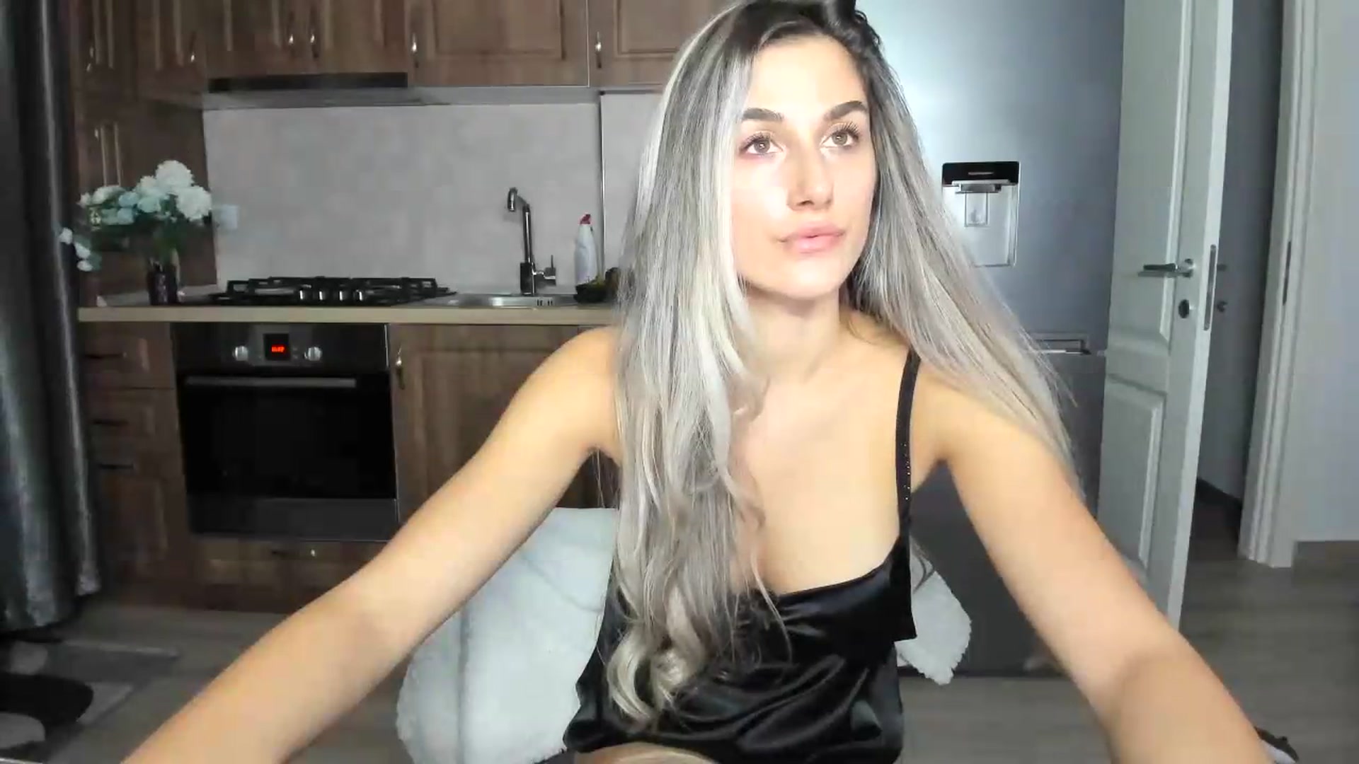 Gallery image thumbnail from VanyaMavren's myfreecams stream on, 09/21/2026, 20:40 image 4 of 20