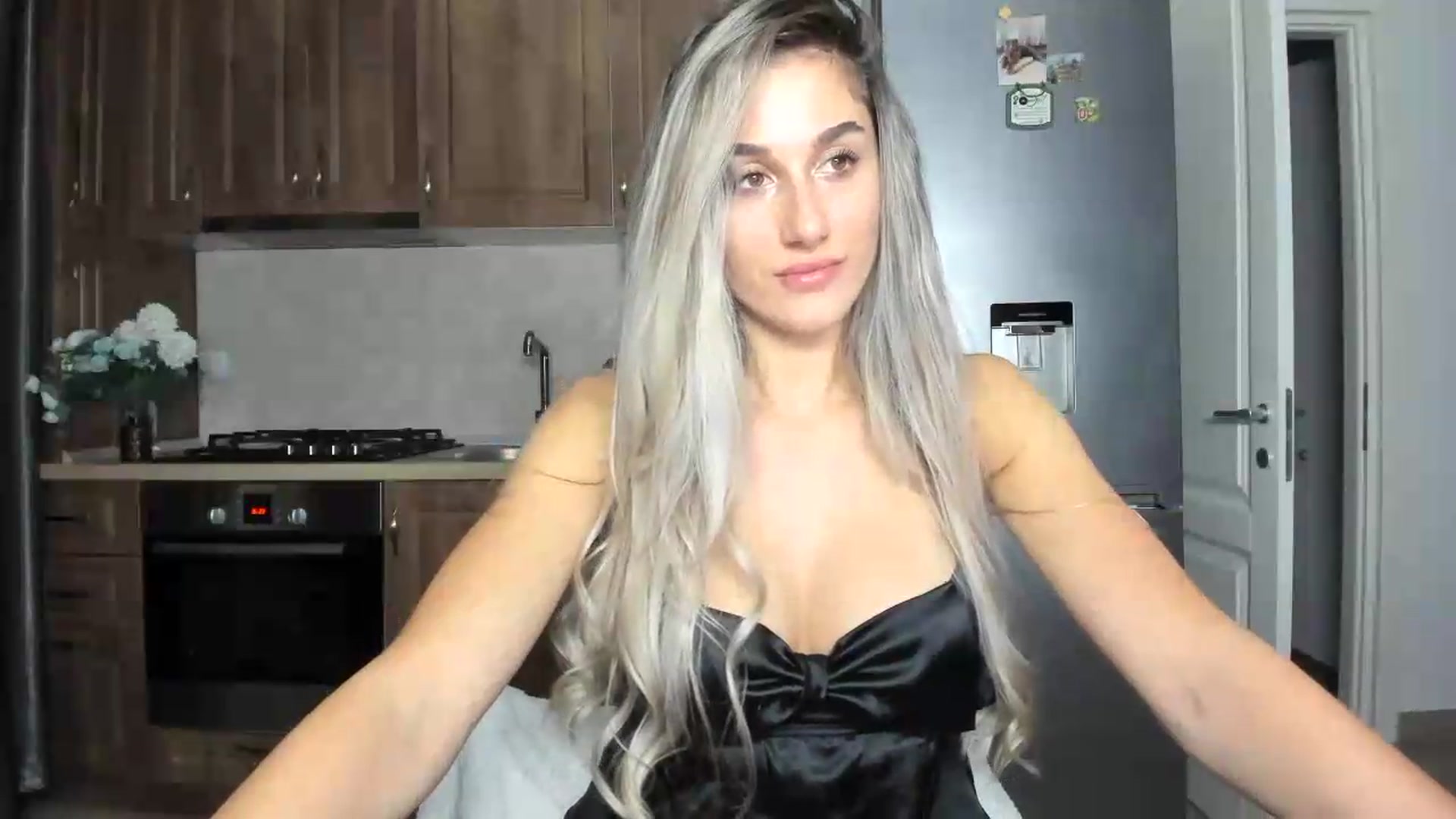 Gallery image thumbnail from VanyaMavren's myfreecams stream on, 09/21/2026, 20:40 image 17 of 20