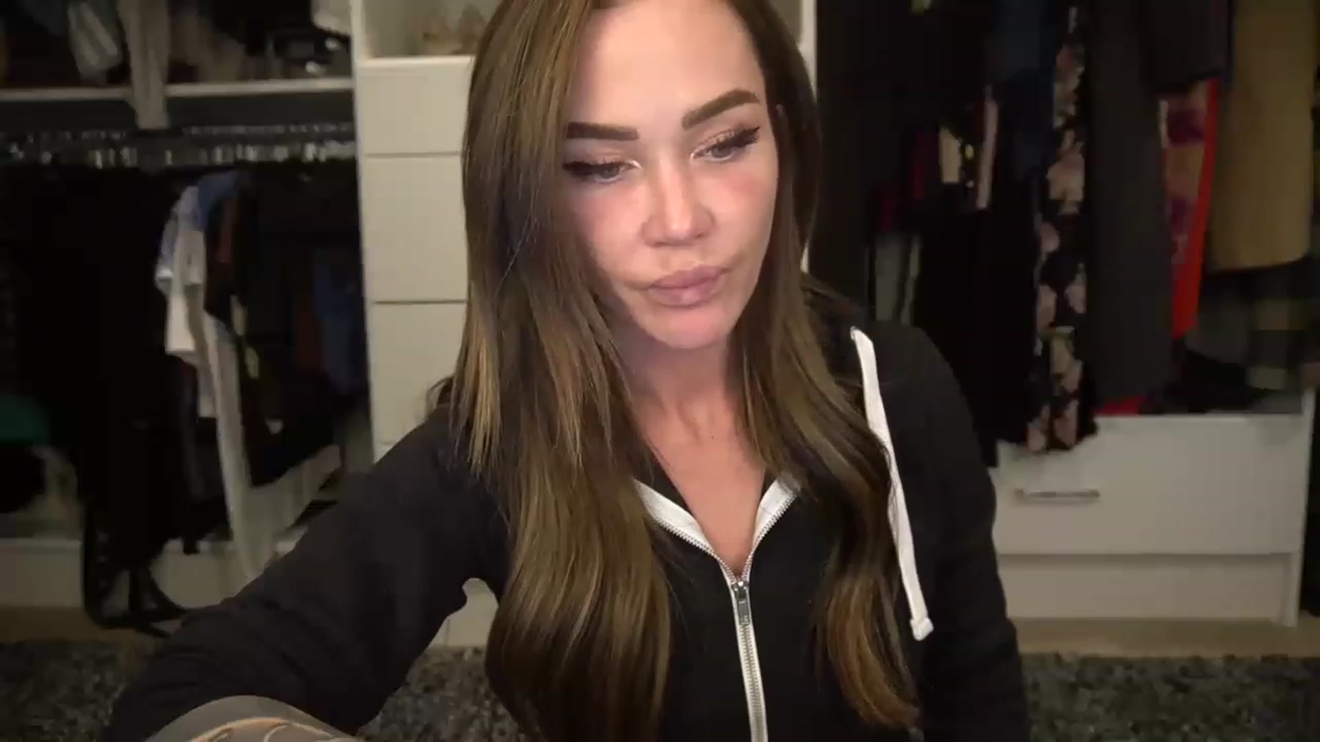 Gallery image thumbnail from VapePapi's myfreecams stream on, 11/17/2022, 02:41 image 6 of 20