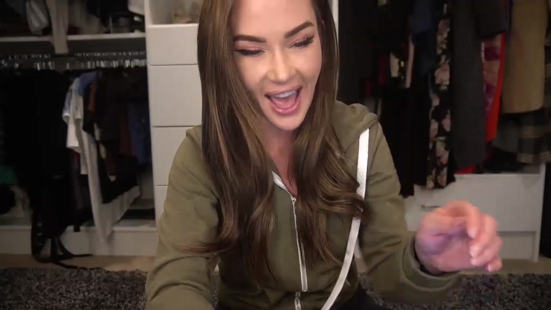 Gallery image thumbnail from VapePapi's myfreecams stream on, 11/17/2022, 23:02 image 17 of 20