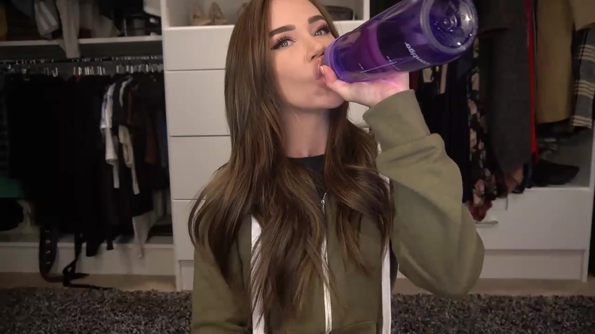 Gallery image thumbnail from VapePapi's myfreecams stream on, 11/20/2022, 20:39 image 14 of 20