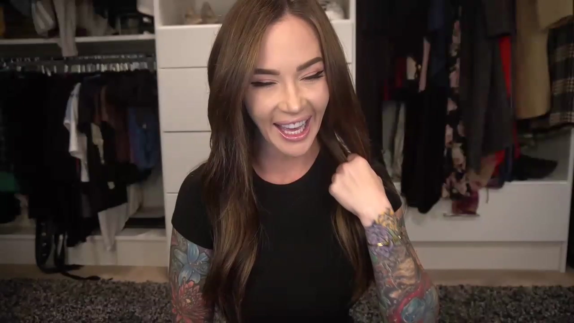 Gallery image thumbnail from VapePapi's myfreecams stream on, 11/28/2022, 23:00 image 12 of 20
