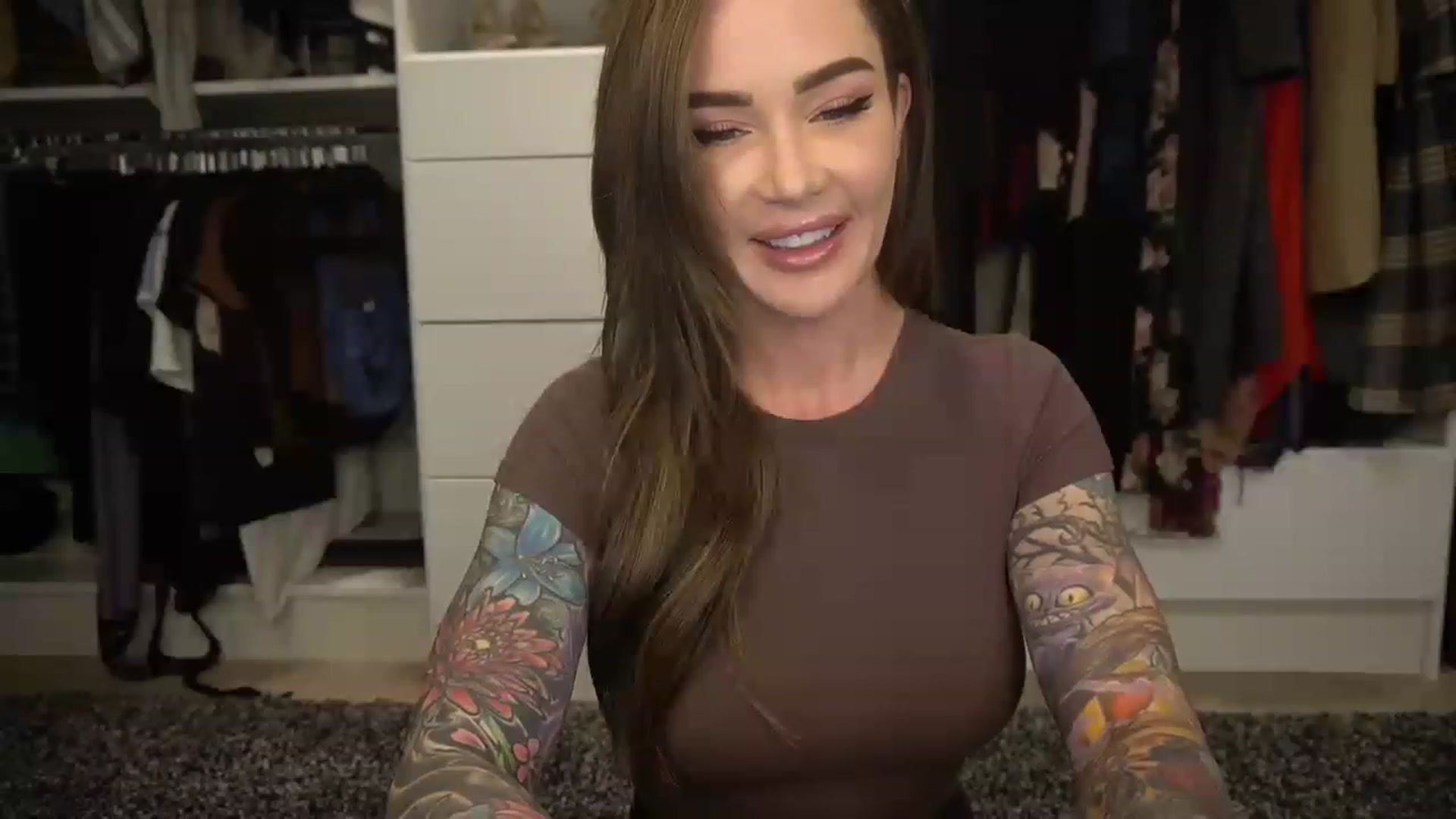 Gallery image thumbnail from VapePapi's myfreecams stream on, 12/08/2022, 23:17 image 4 of 20