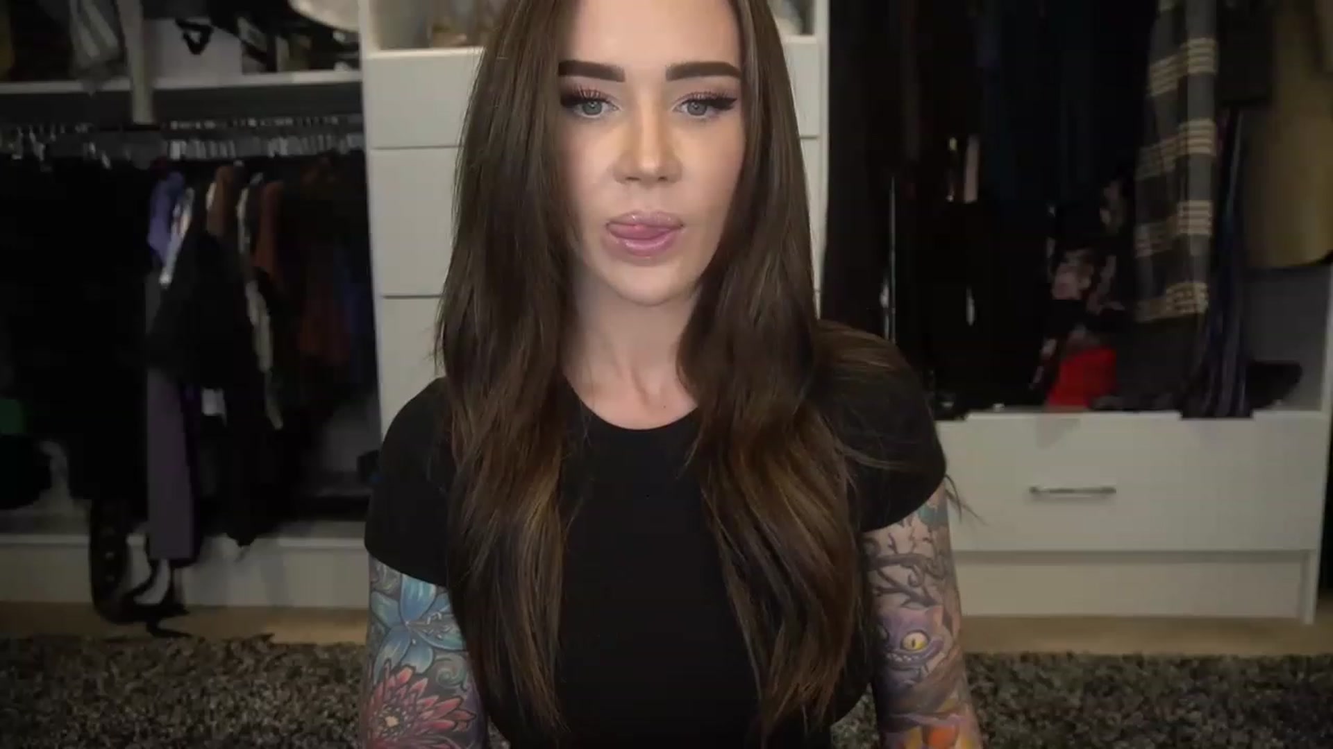 Gallery image thumbnail from VapePapi's myfreecams stream on, 01/06/2023, 23:34 image 20 of 20