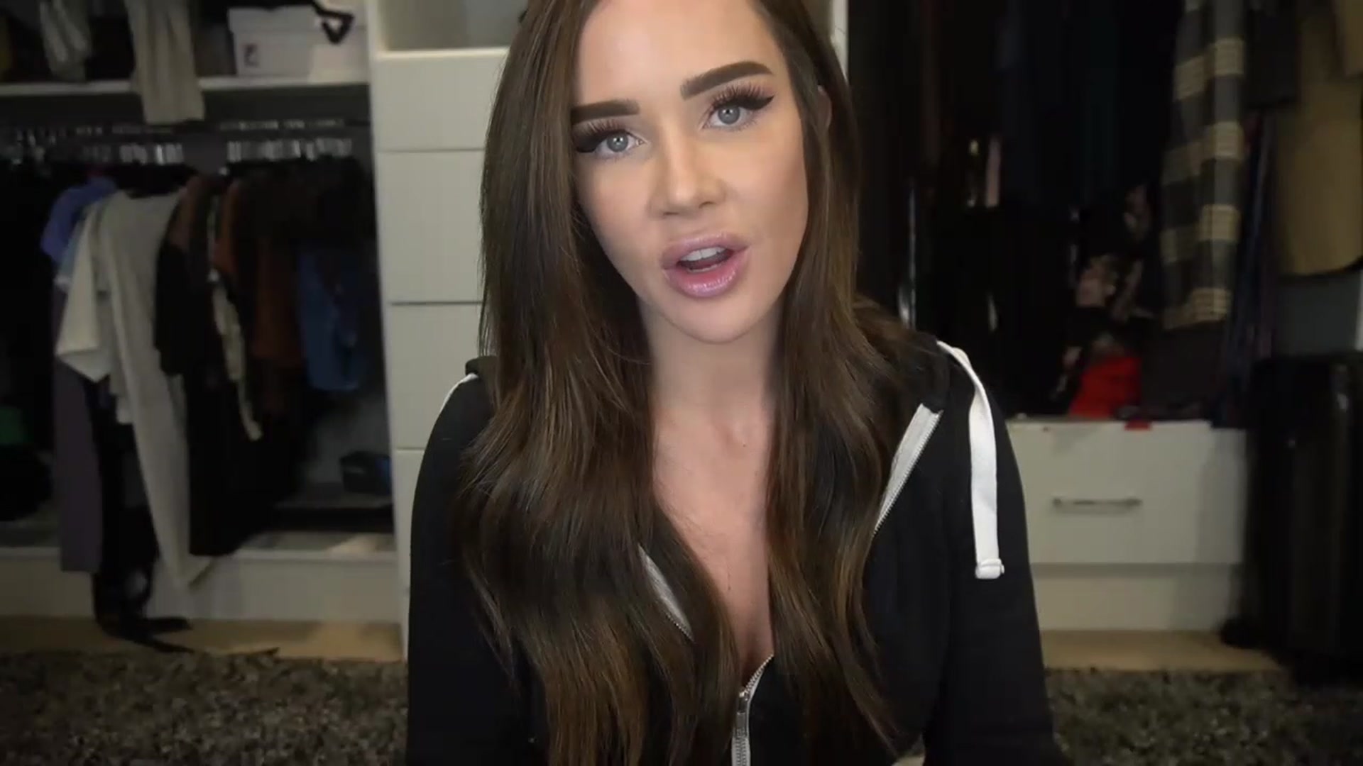 Gallery image thumbnail from VapePapi's myfreecams stream on, 01/13/2023, 23:32 image 15 of 20