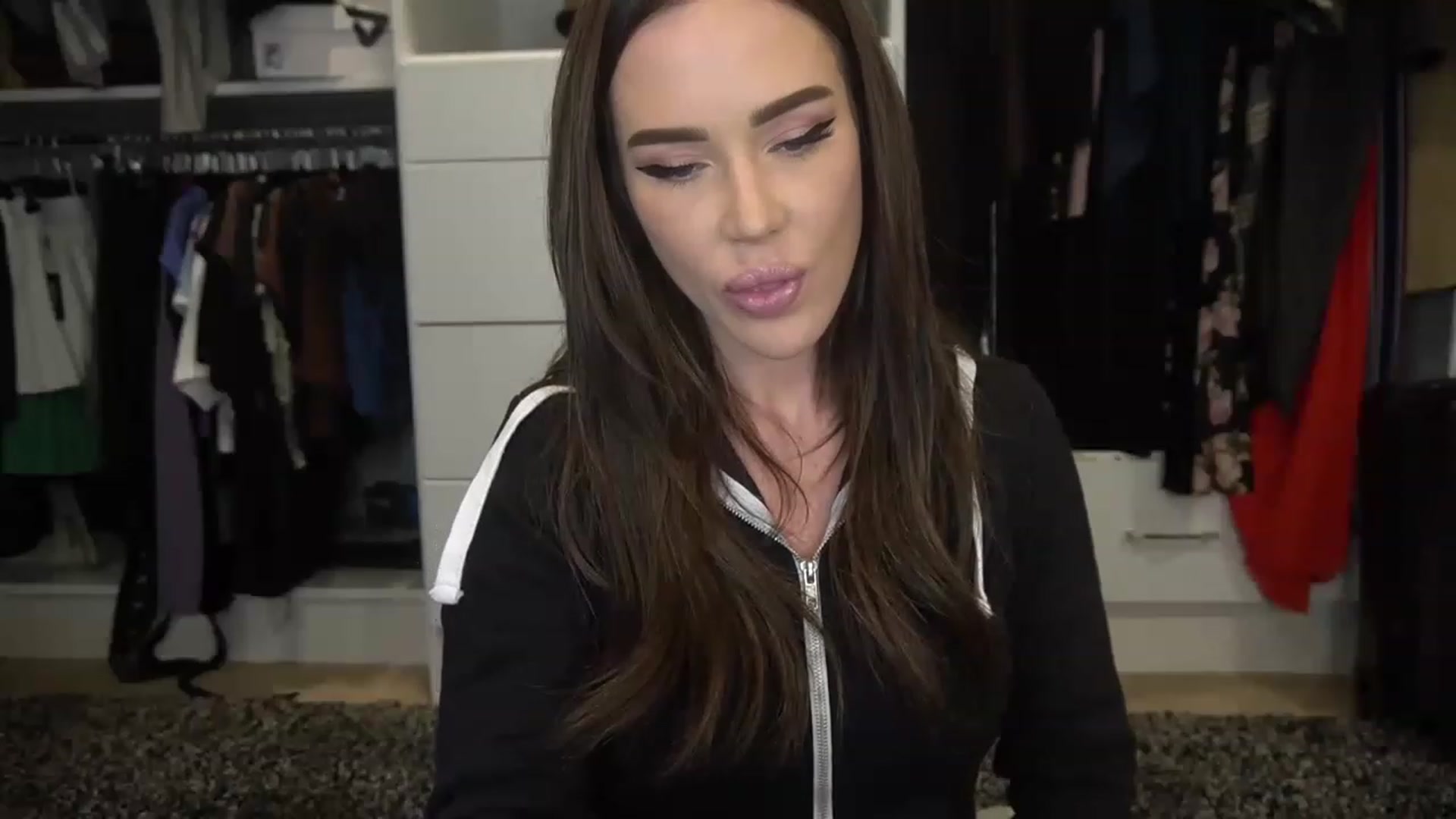 Gallery image thumbnail from VapePapi's myfreecams stream on, 01/17/2023, 23:35 image 1 of 20