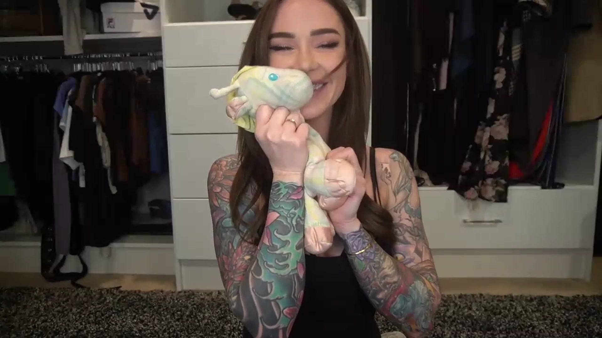 Gallery image thumbnail from VapePapi's myfreecams stream on, 01/19/2023, 23:29 image 16 of 20