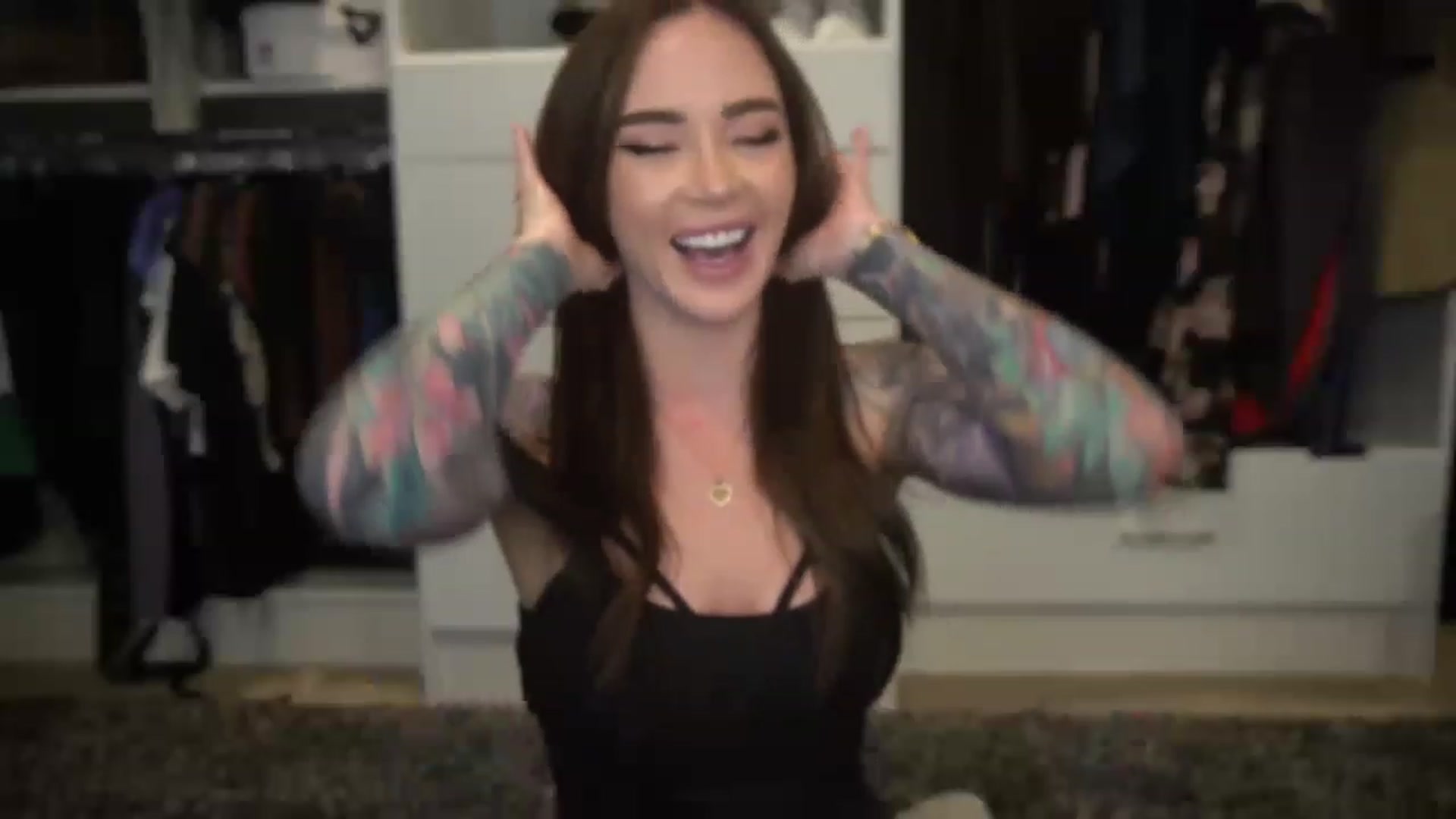 Gallery image thumbnail from VapePapi's myfreecams stream on, 01/19/2023, 23:29 image 20 of 20