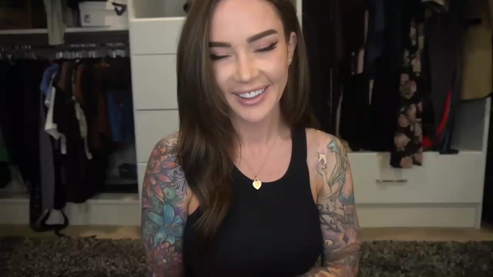 Gallery image thumbnail from VapePapi's myfreecams stream on, 01/20/2023, 23:30 image 10 of 20