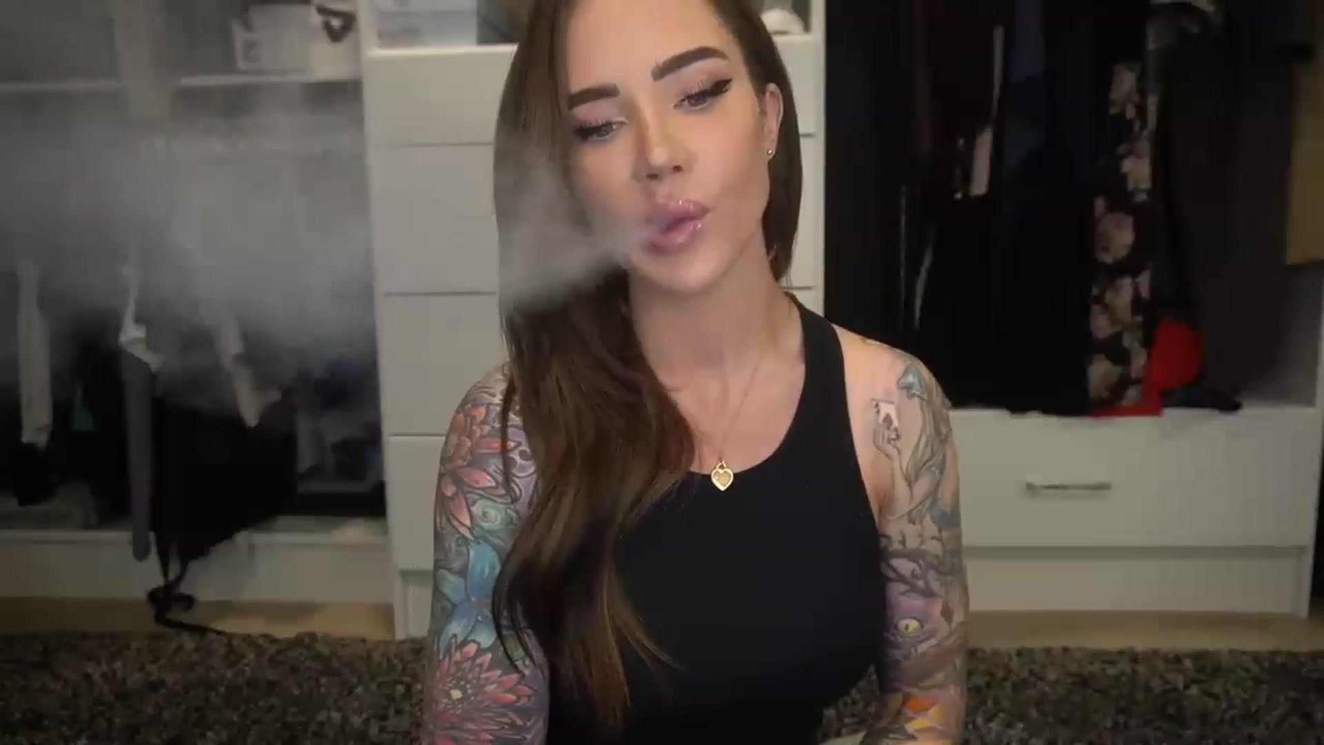 Gallery image thumbnail from VapePapi's myfreecams stream on, 02/14/2023, 23:29 image 6 of 20