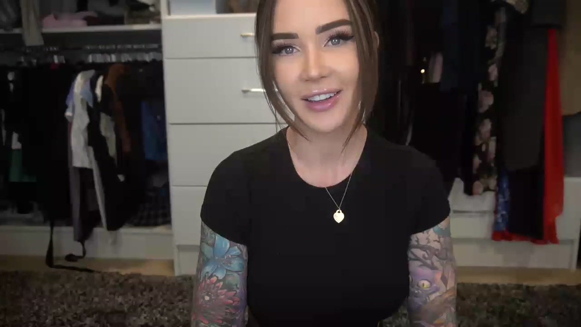 Gallery image thumbnail from VapePapi's myfreecams stream on, 03/07/2023, 23:23 image 5 of 20