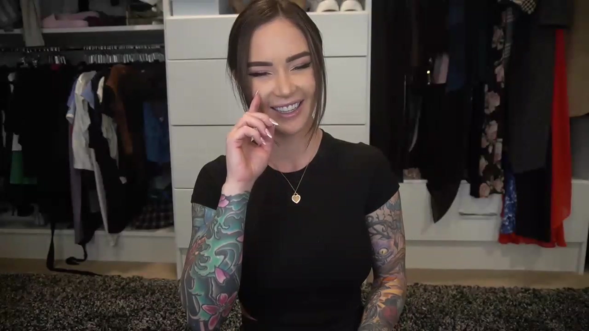 Gallery image thumbnail from VapePapi's myfreecams stream on, 03/07/2023, 23:23 image 6 of 20