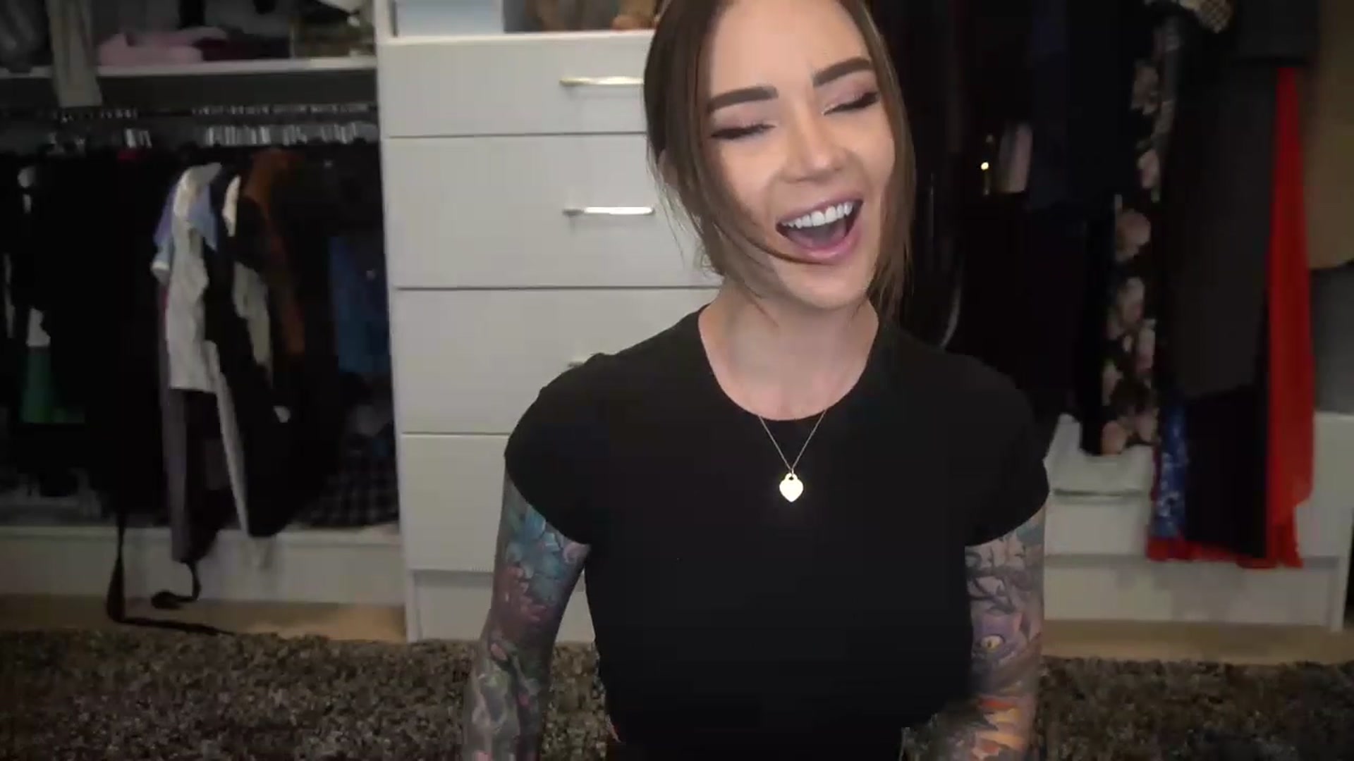 Gallery image thumbnail from VapePapi's myfreecams stream on, 03/07/2023, 23:23 image 12 of 20