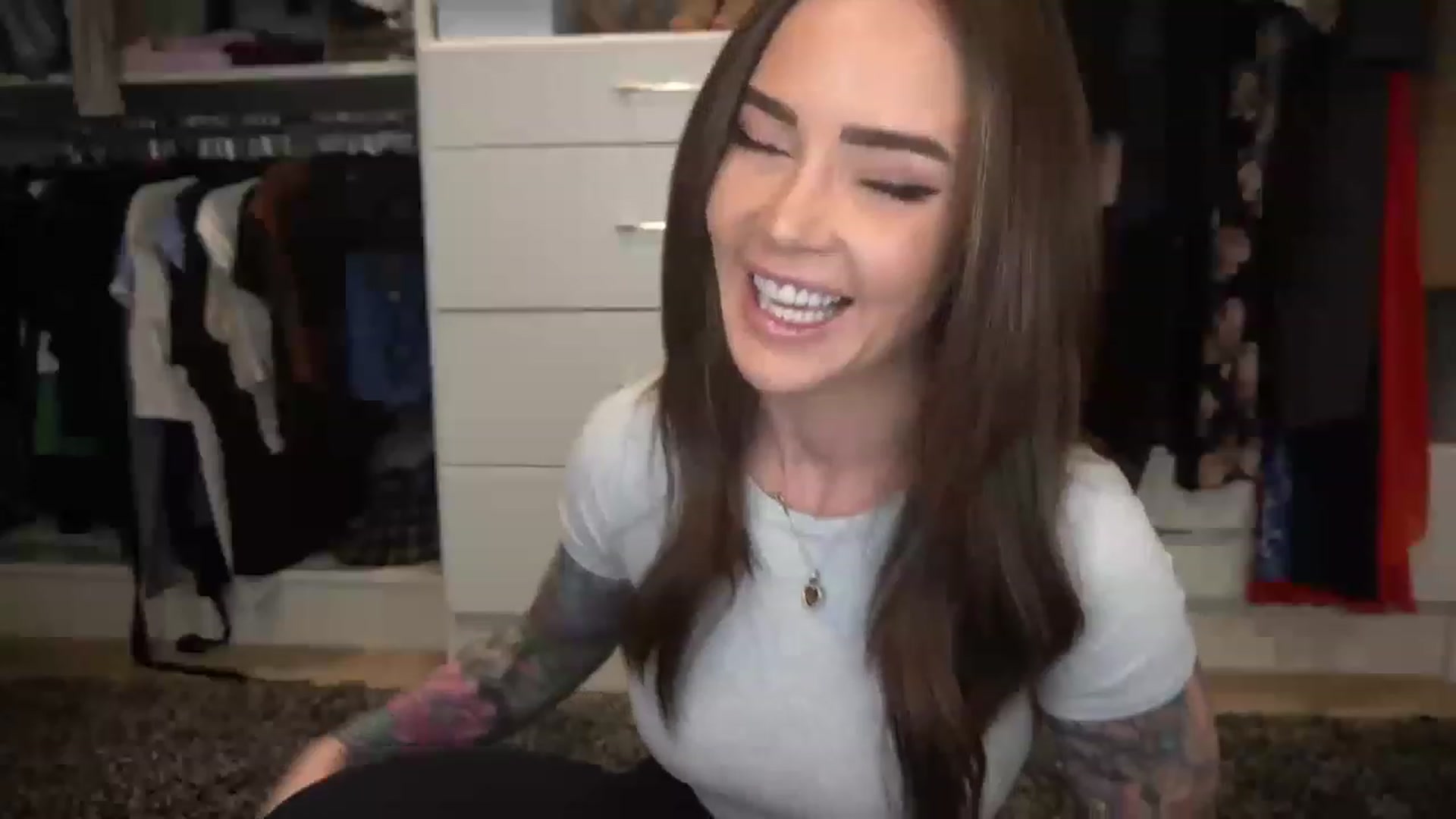 Gallery image thumbnail from VapePapi's myfreecams stream on, 03/08/2023, 23:22 image 17 of 20
