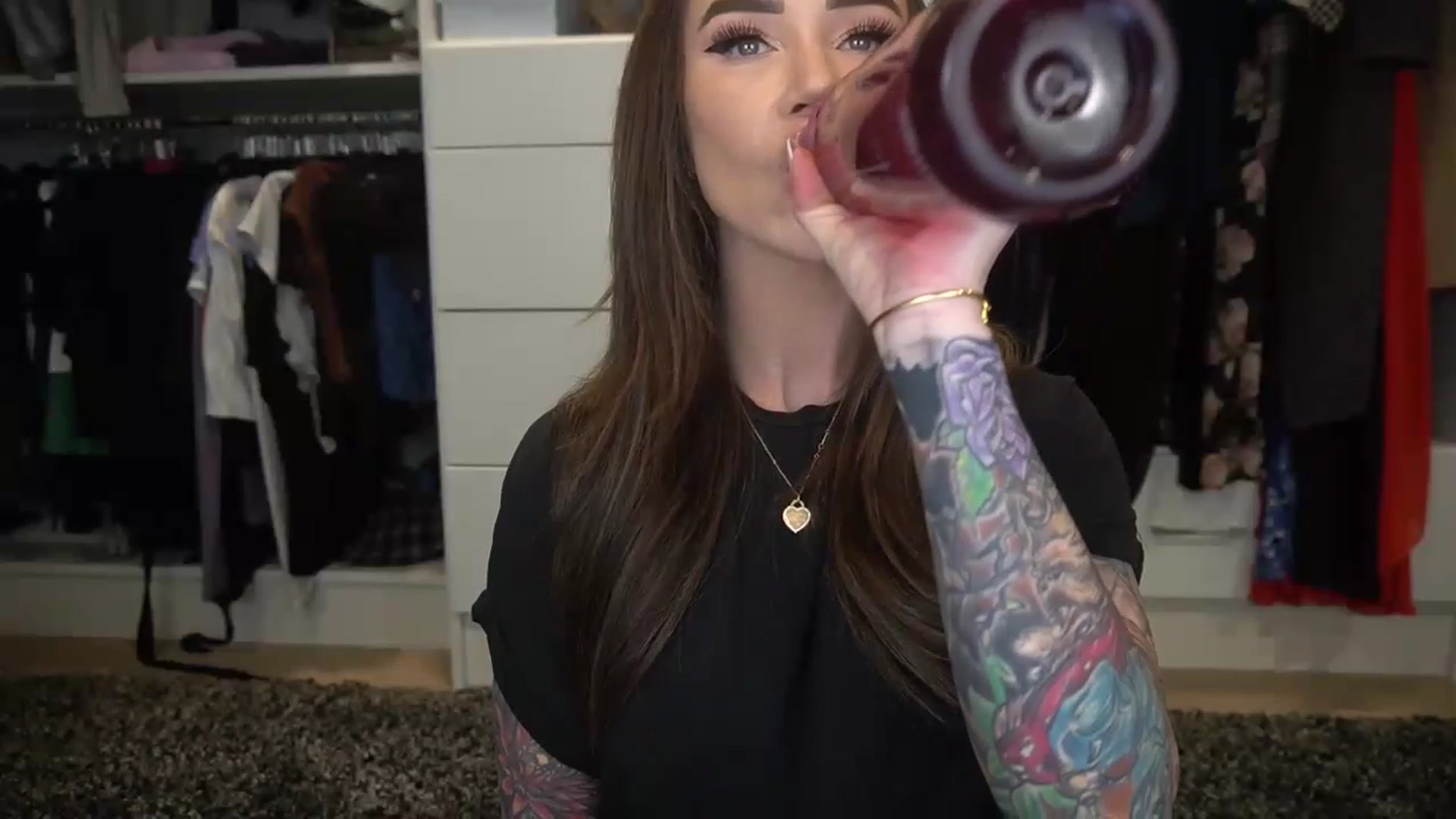 Gallery image thumbnail from VapePapi's myfreecams stream on, 03/09/2023, 23:28 image 17 of 20