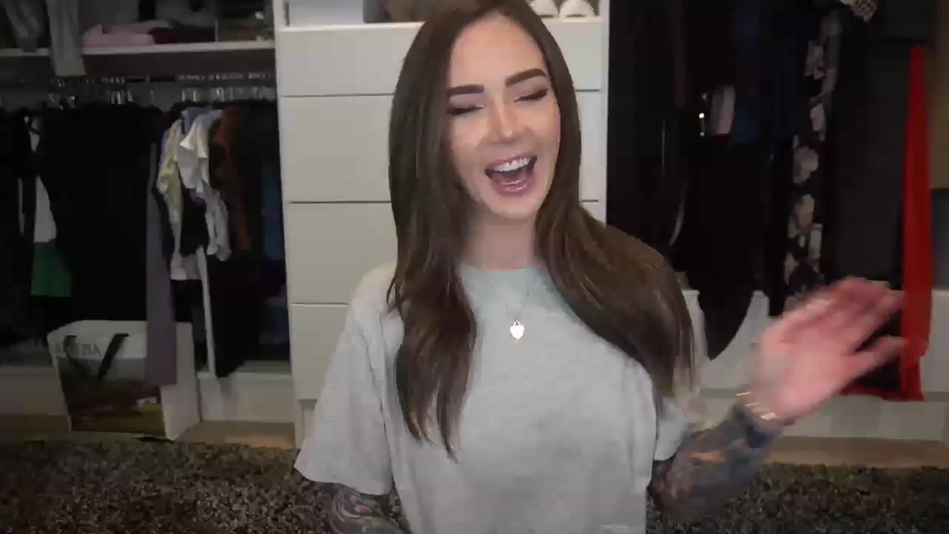 Gallery image thumbnail from VapePapi's myfreecams stream on, 03/15/2023, 22:31 image 6 of 20