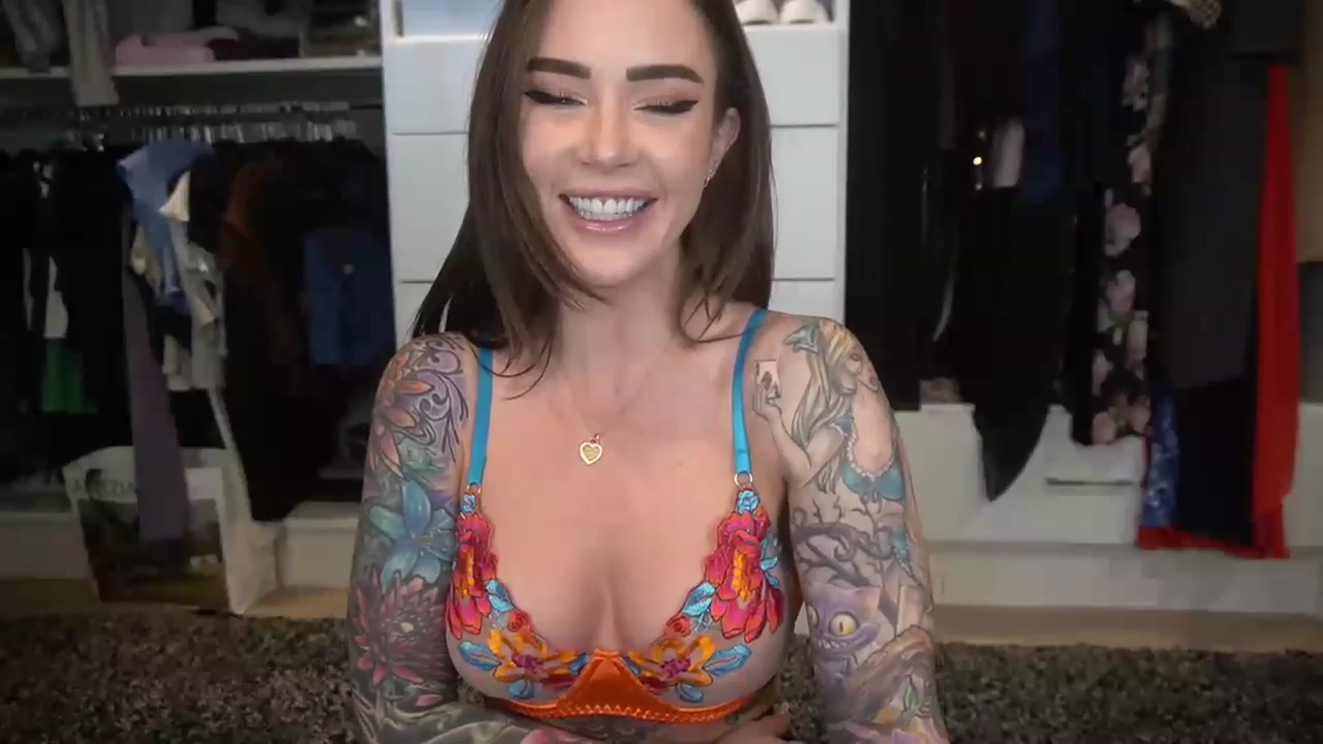 Gallery image thumbnail from VapePapi's myfreecams stream on, 03/16/2023, 22:29 image 17 of 20