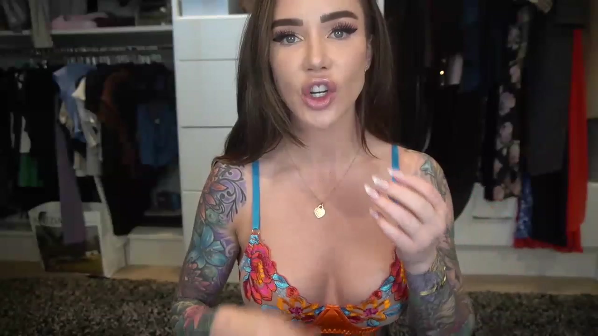 Gallery image thumbnail from VapePapi's myfreecams stream on, 03/16/2023, 22:29 image 16 of 20