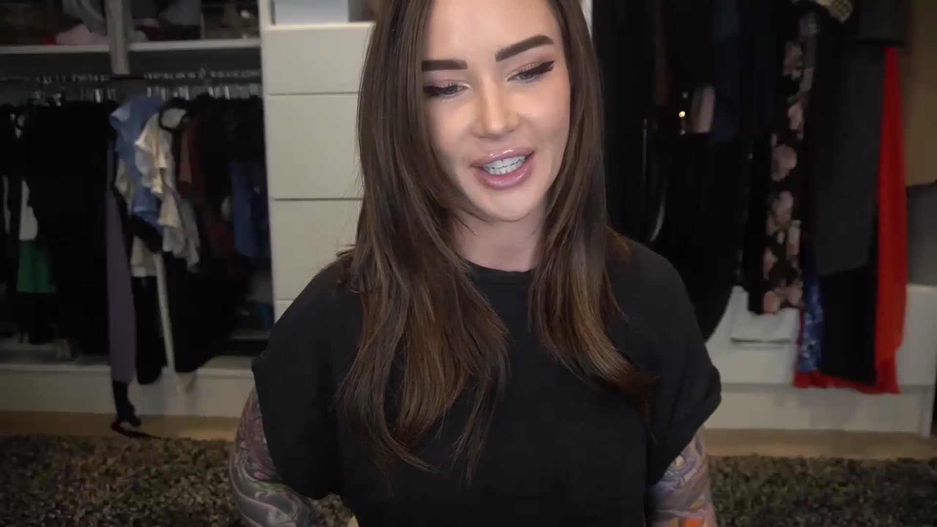 Gallery image thumbnail from VapePapi's myfreecams stream on, 03/19/2023, 20:02 image 16 of 20