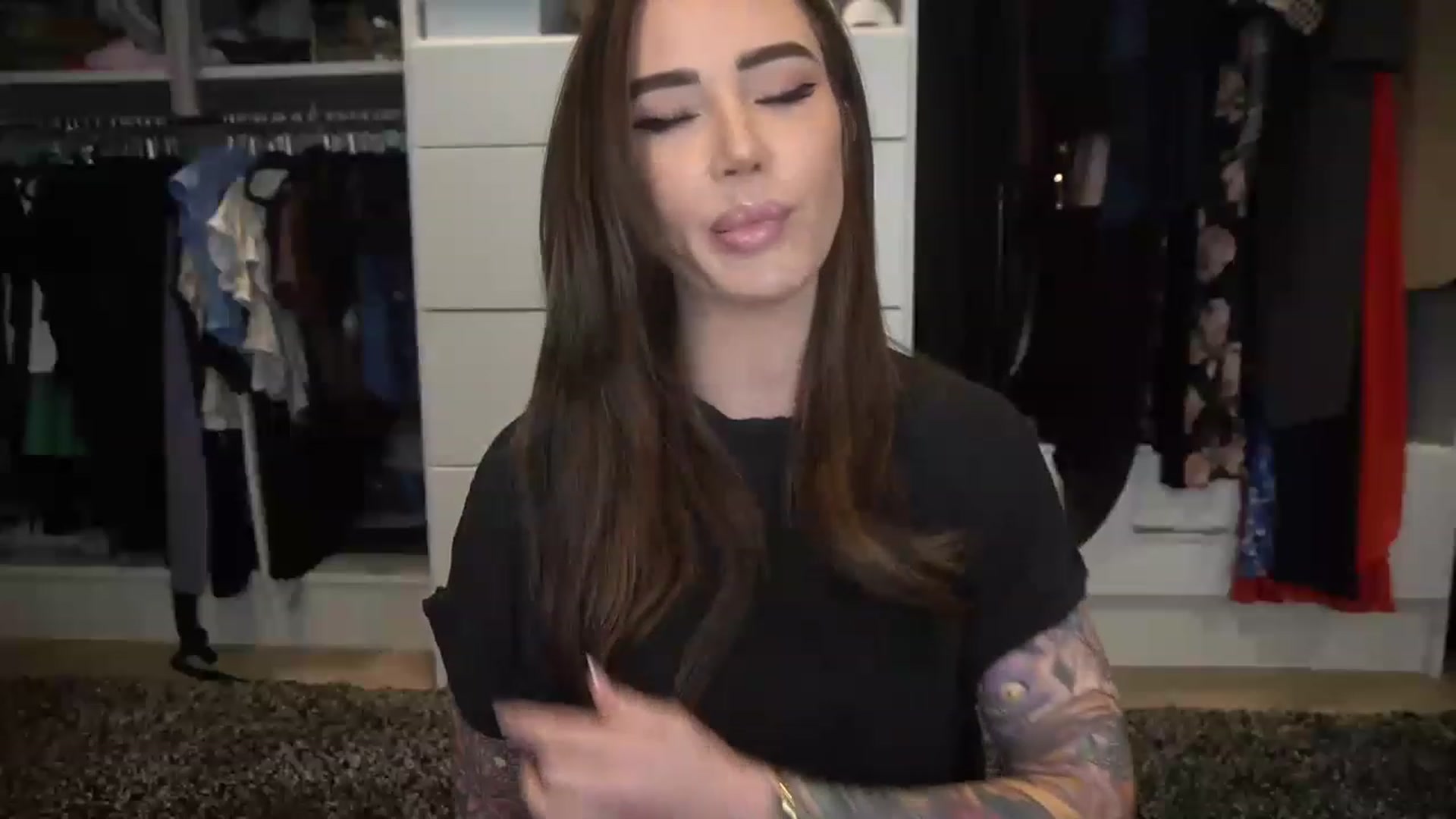 Gallery image thumbnail from VapePapi's myfreecams stream on, 03/19/2023, 20:02 image 2 of 20