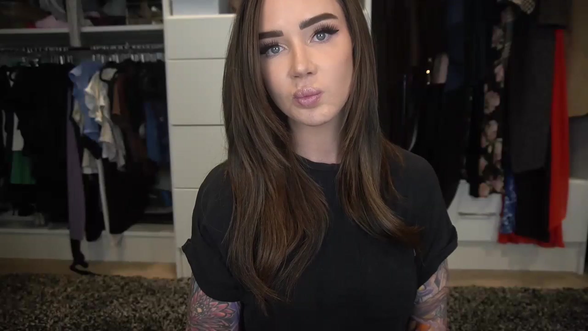 Gallery image thumbnail from VapePapi's myfreecams stream on, 03/19/2023, 20:02 image 14 of 20