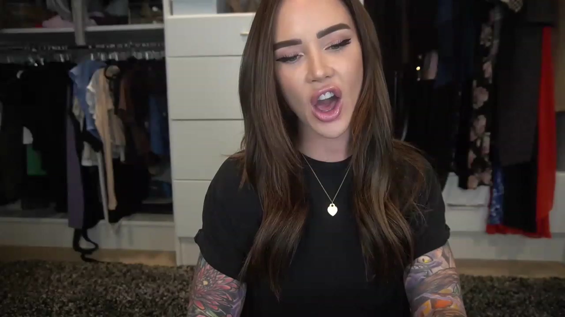 Gallery image thumbnail from VapePapi's myfreecams stream on, 03/20/2023, 22:30 image 10 of 20