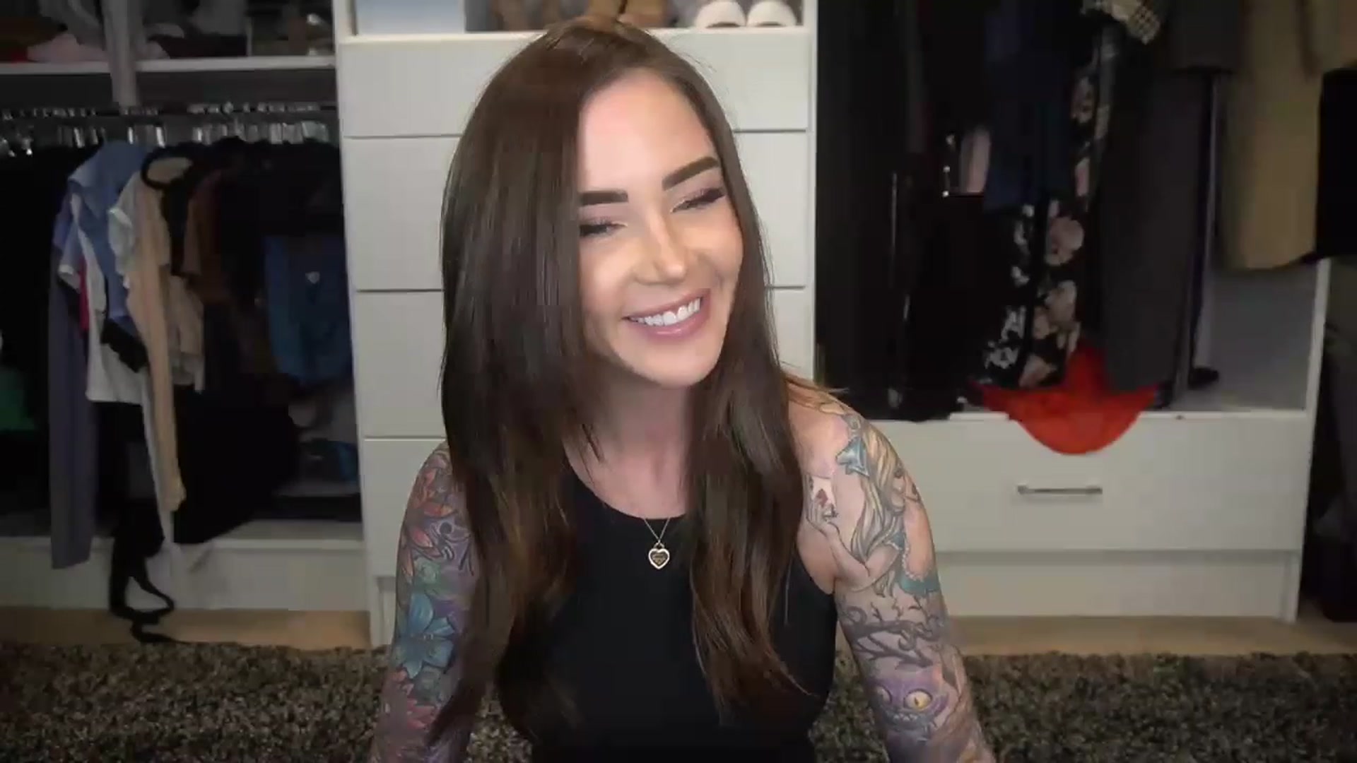 Gallery image thumbnail from VapePapi's myfreecams stream on, 03/22/2023, 22:30 image 16 of 20