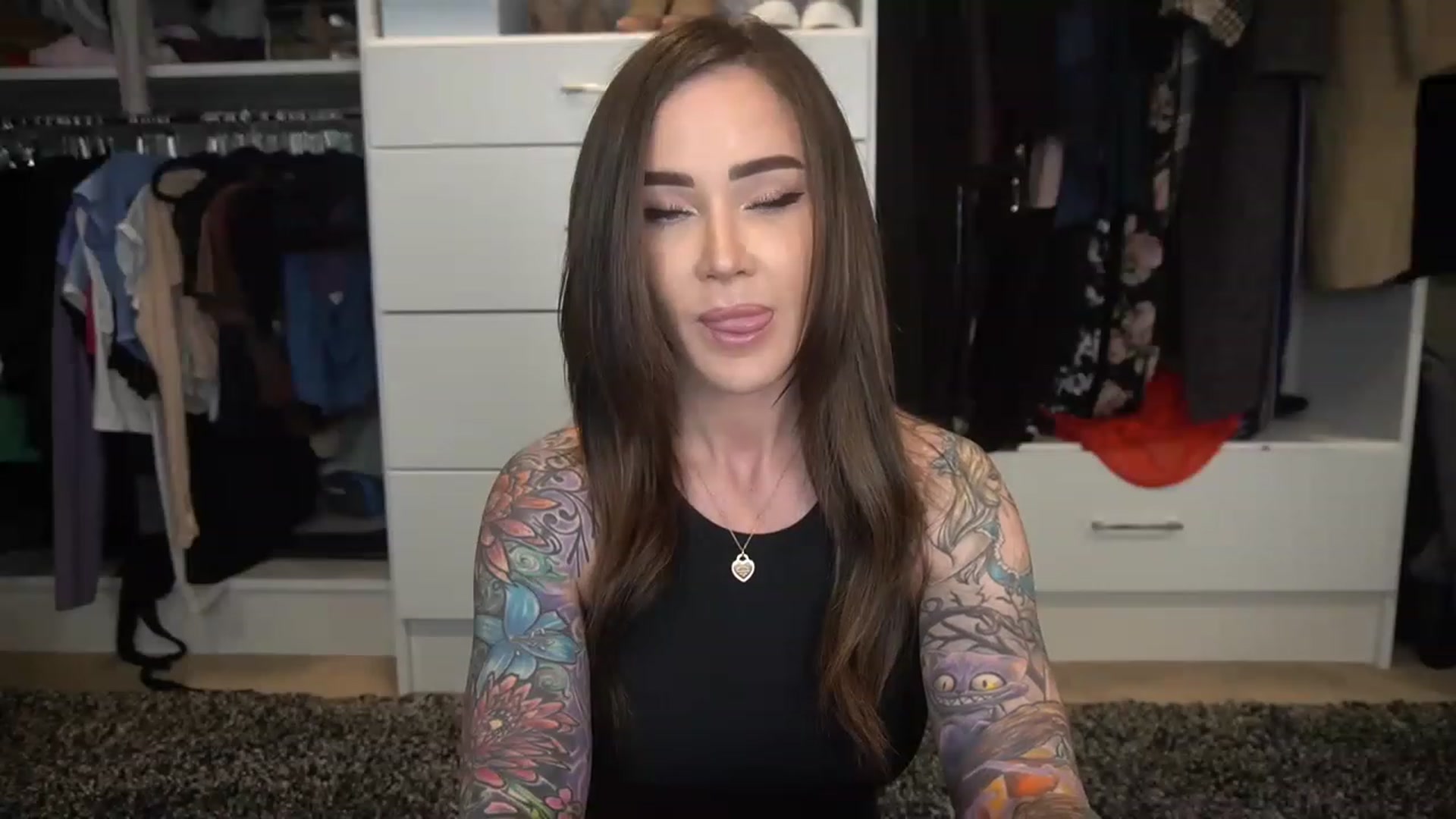 Gallery image thumbnail from VapePapi's myfreecams stream on, 03/22/2023, 22:30 image 17 of 20