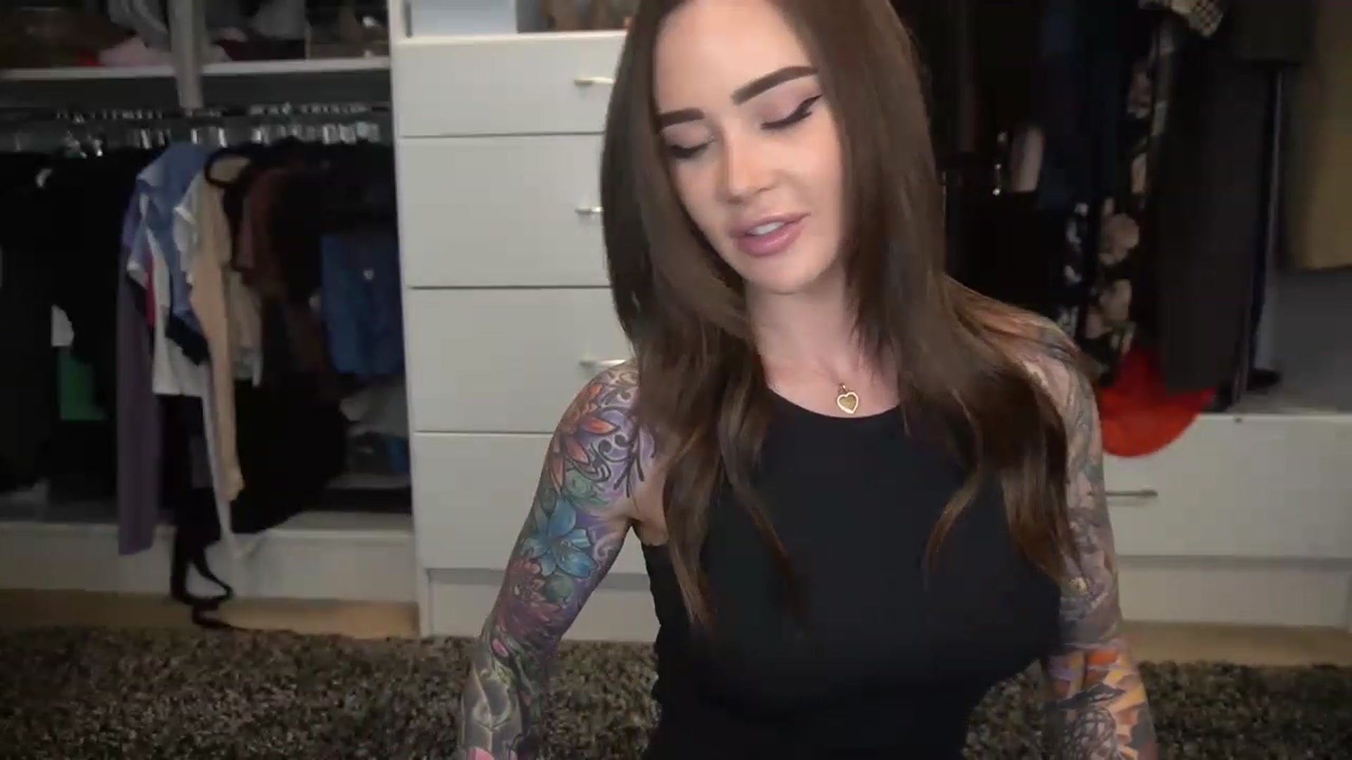 Gallery image thumbnail from VapePapi's myfreecams stream on, 03/23/2023, 22:15 image 17 of 20