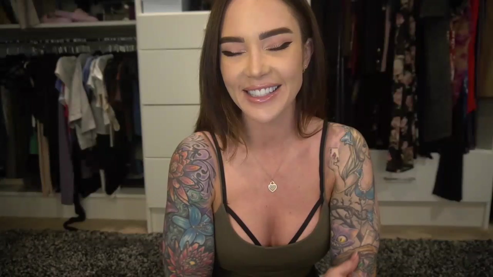 Gallery image thumbnail from VapePapi's myfreecams stream on, 04/16/2023, 19:34 image 1 of 20