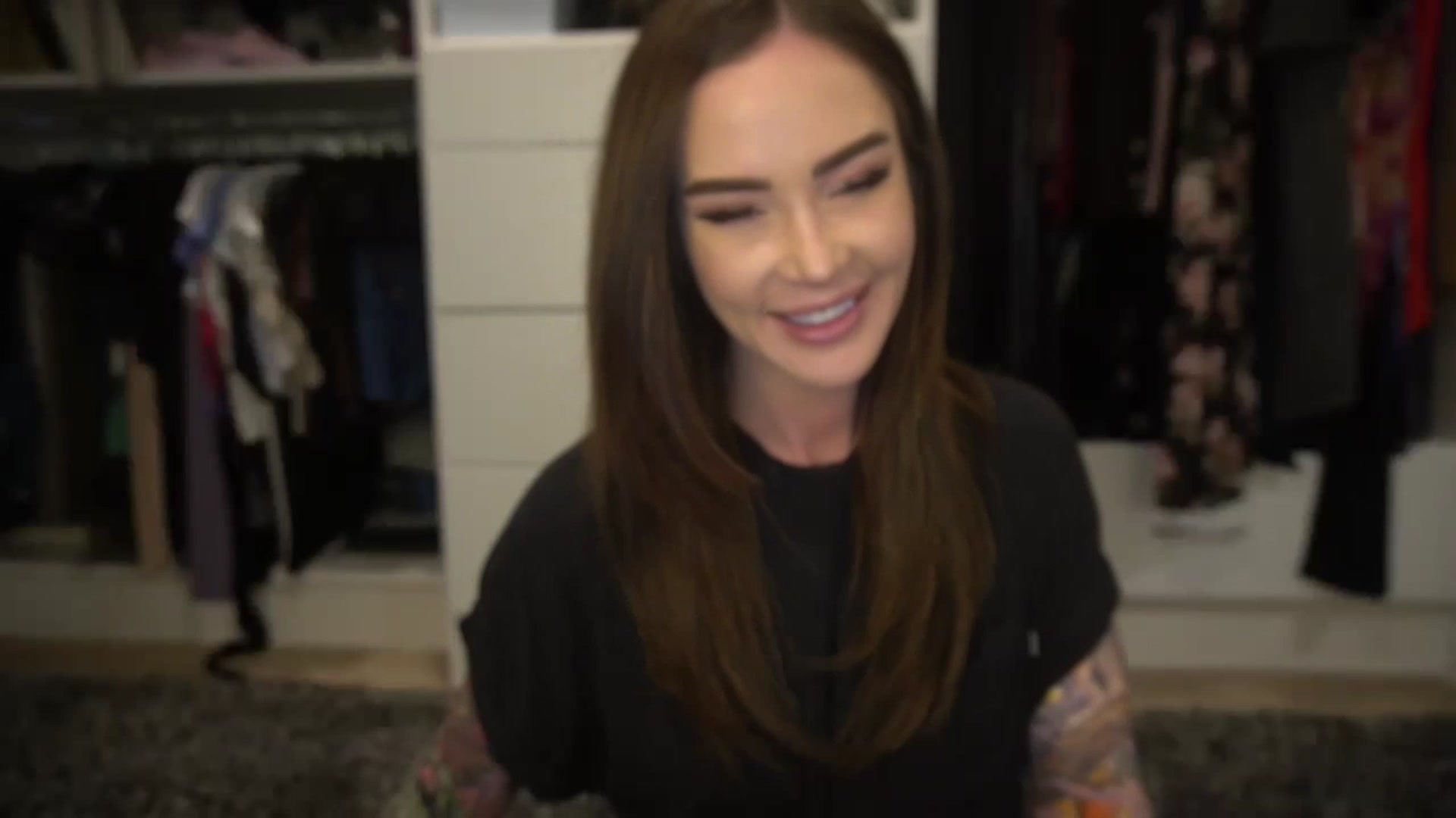 Gallery image thumbnail from VapePapi's myfreecams stream on, 04/18/2023, 22:25 image 16 of 20