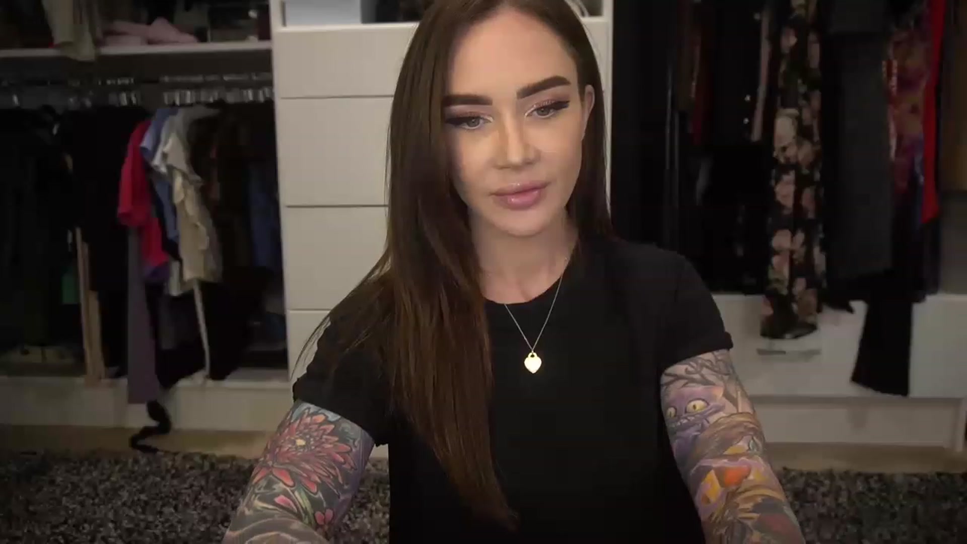 Gallery image thumbnail from VapePapi's myfreecams stream on, 04/25/2023, 22:18 image 17 of 20