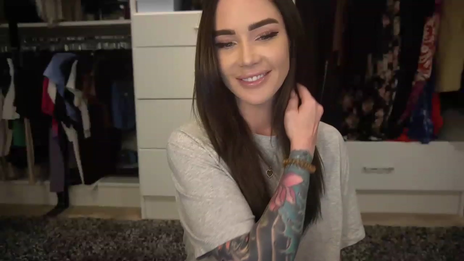 Gallery image thumbnail from VapePapi's myfreecams stream on, 05/03/2023, 22:31 image 19 of 20