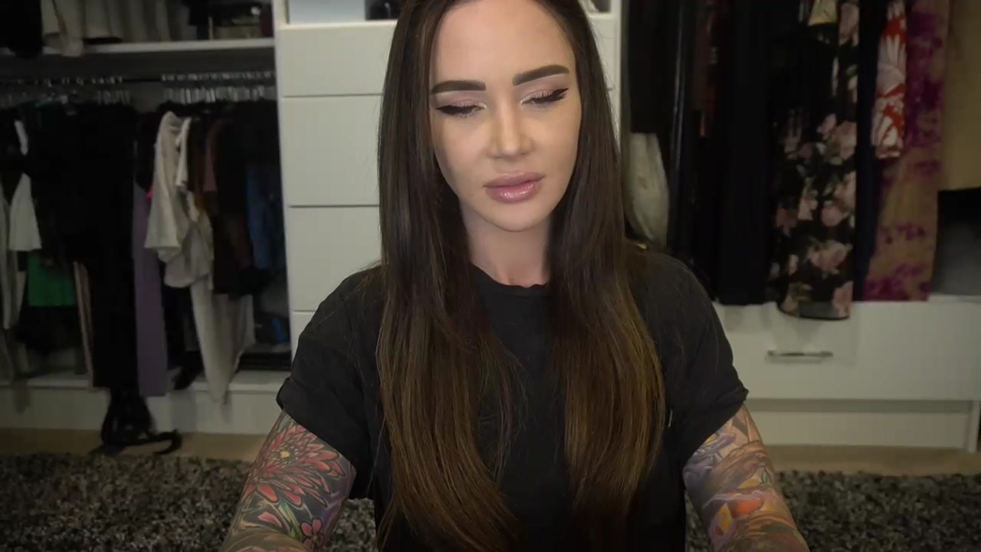 Gallery image thumbnail from VapePapi's myfreecams stream on, 06/19/2023, 22:35 image 9 of 20