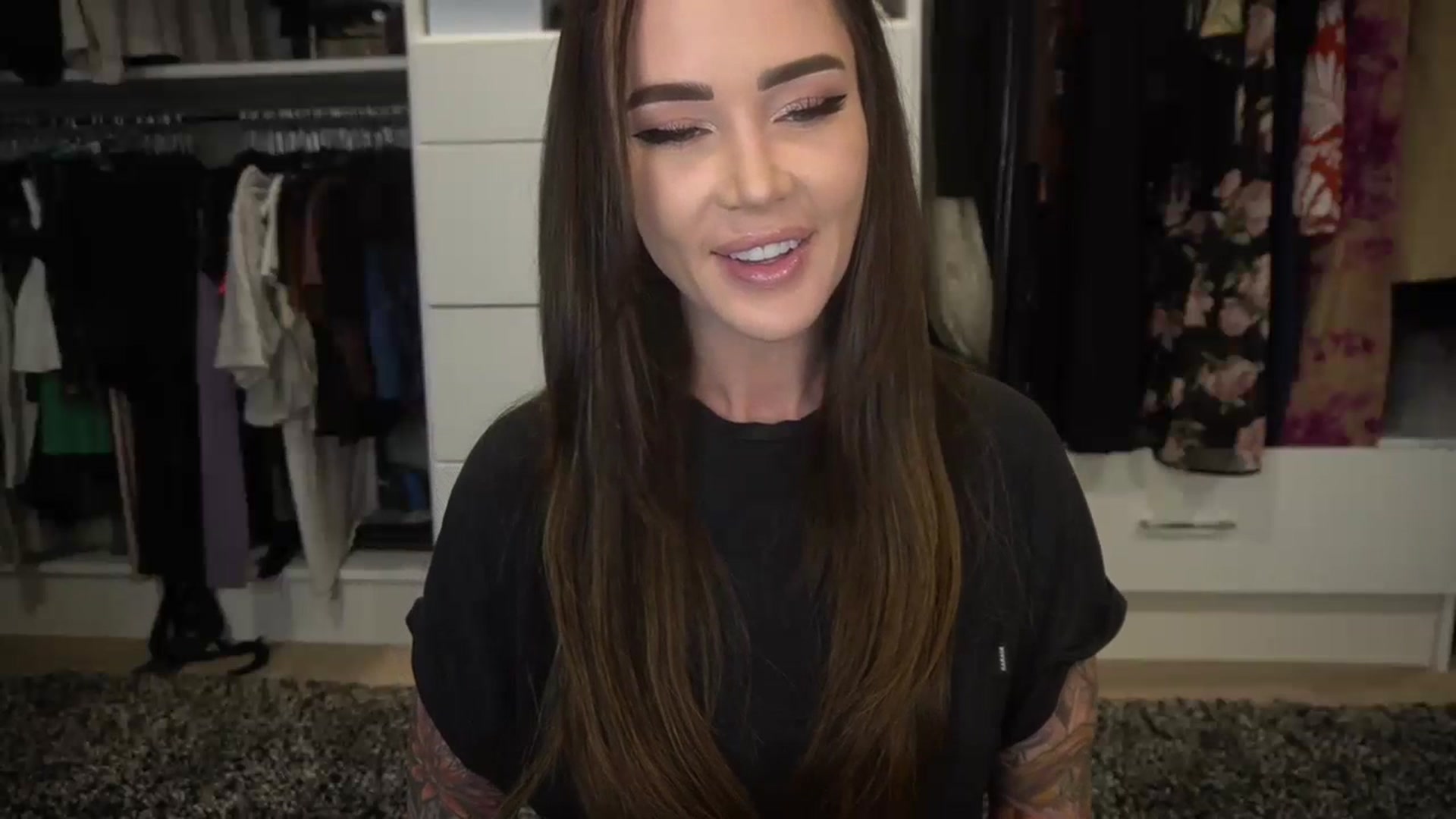 Gallery image thumbnail from VapePapi's myfreecams stream on, 06/19/2023, 22:35 image 11 of 20