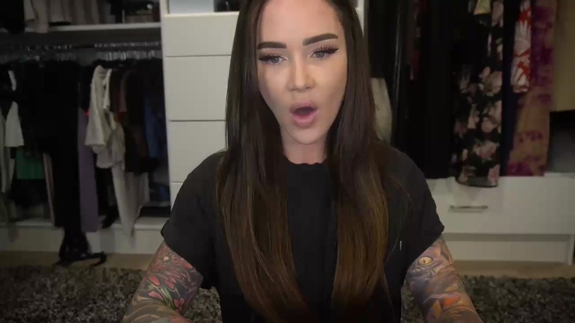 Gallery image thumbnail from VapePapi's myfreecams stream on, 06/19/2023, 22:35 image 15 of 20