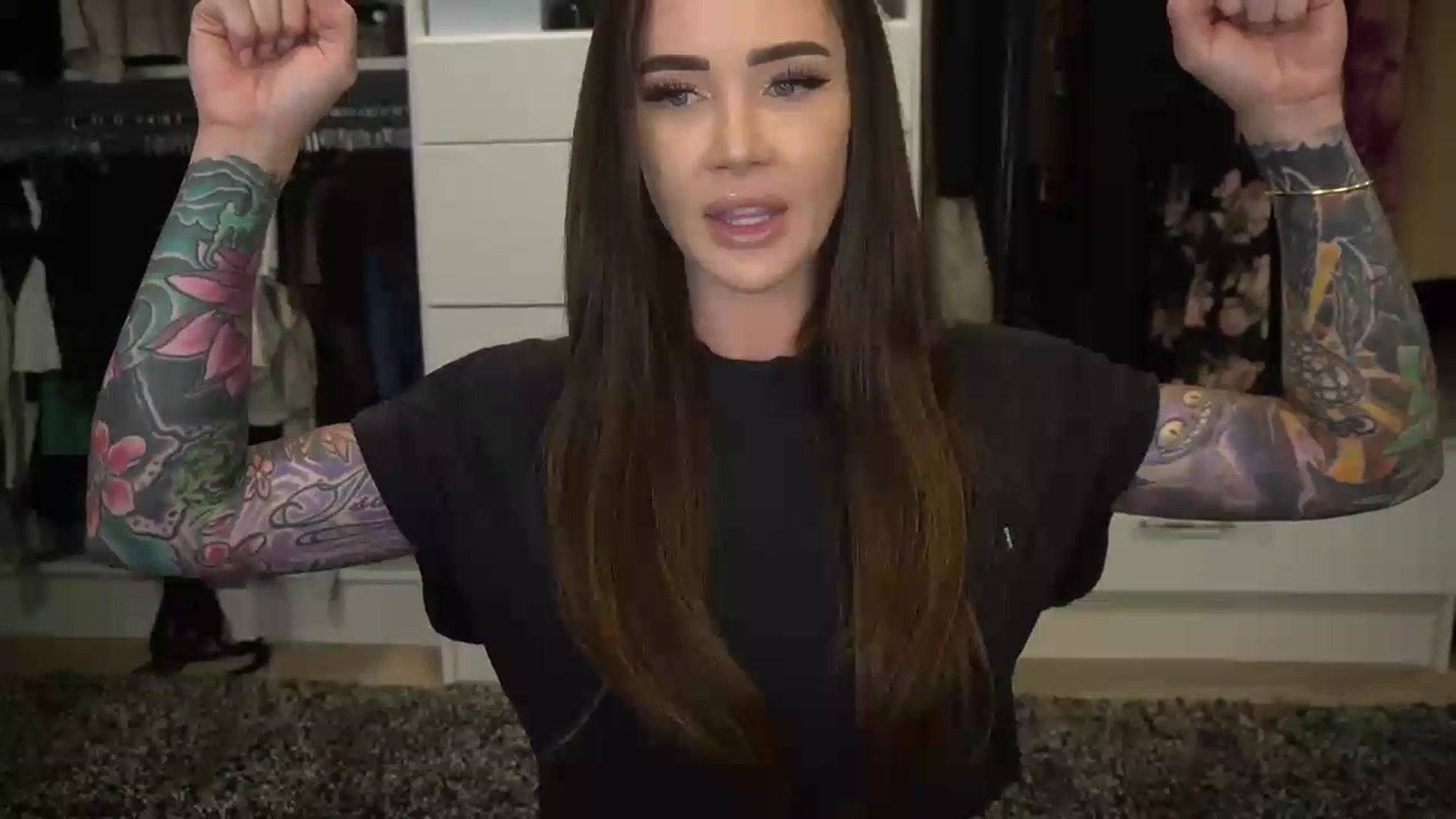 Gallery image thumbnail from VapePapi's myfreecams stream on, 06/19/2023, 22:35 image 17 of 20