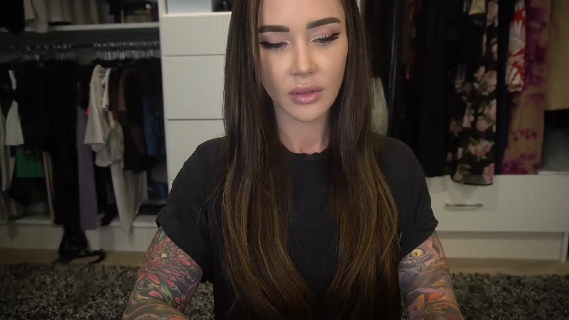 Gallery image thumbnail from VapePapi's myfreecams stream on, 06/19/2023, 22:35 image 2 of 20